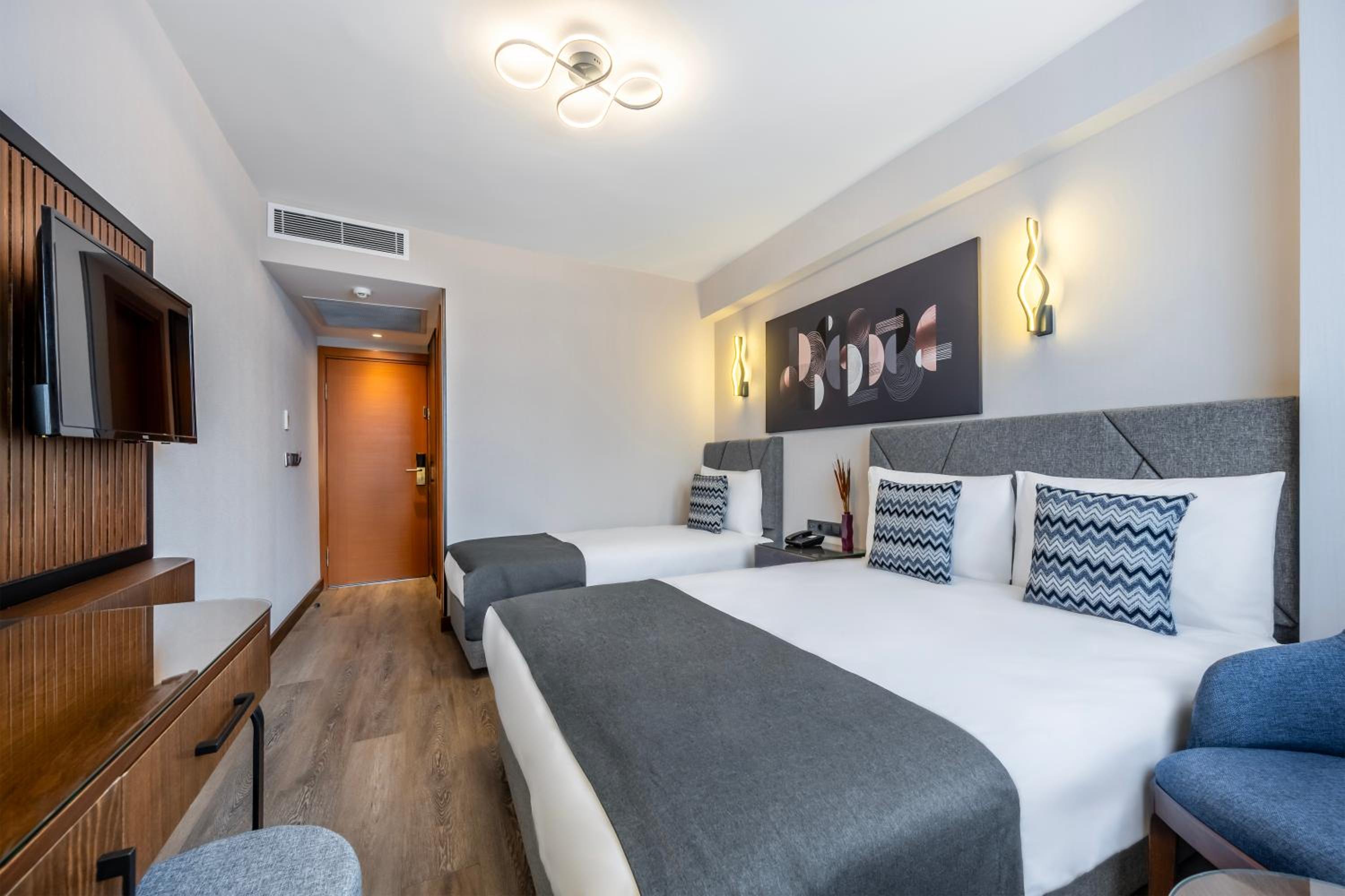 Superior Triple Room photo 2