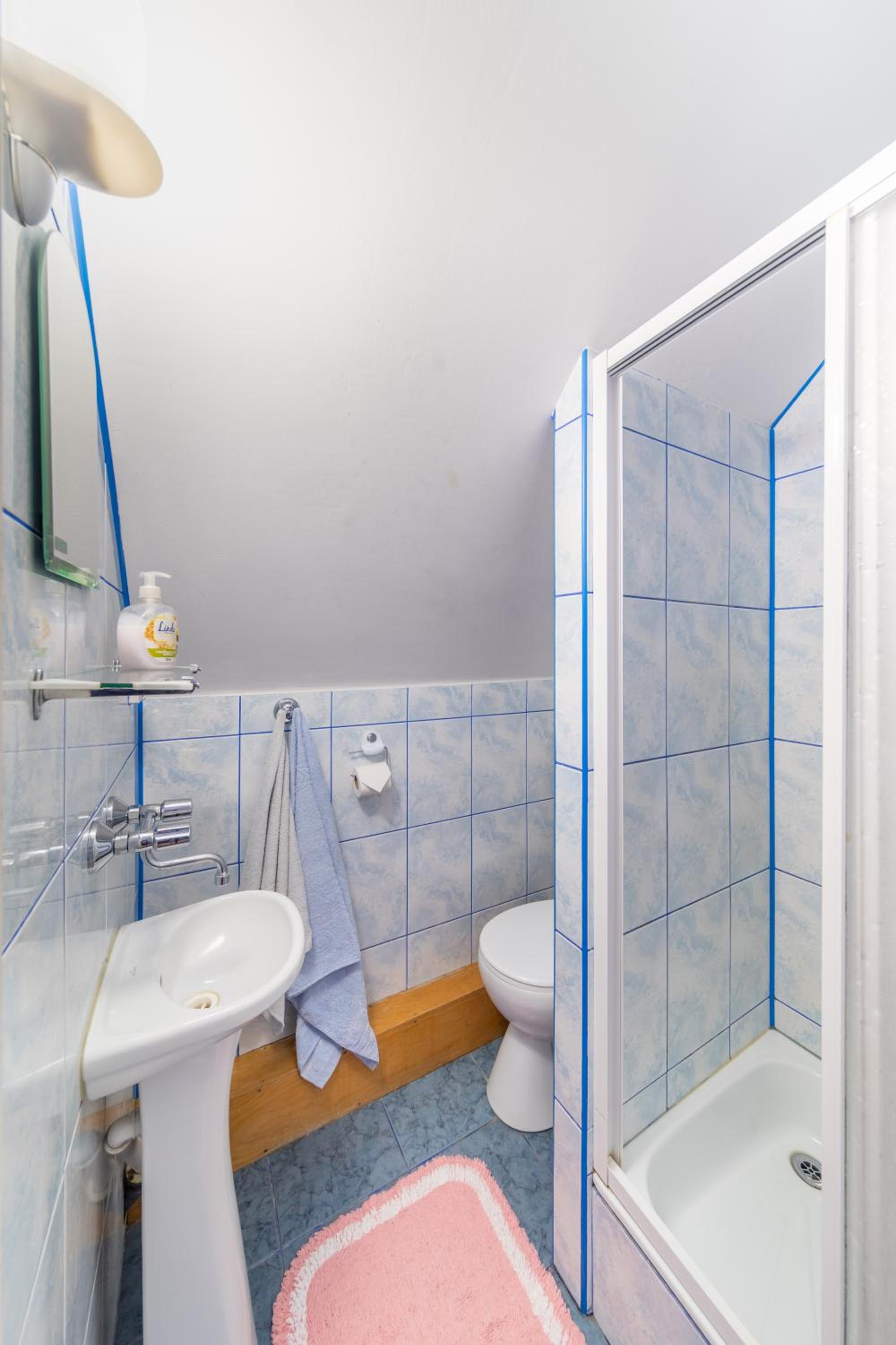 Double Room with Shared Bathroom photo 2