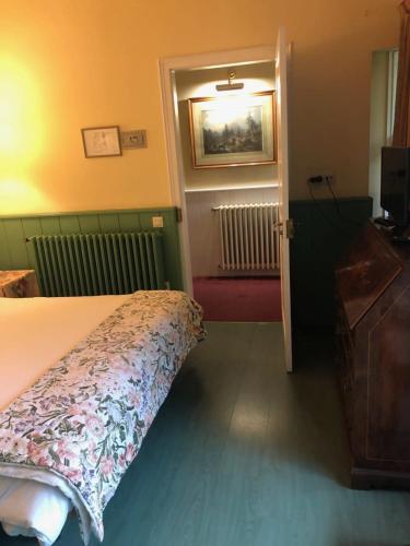 Small Double or Twin Room photo 2