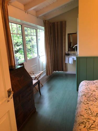 Small Double or Twin Room photo 3