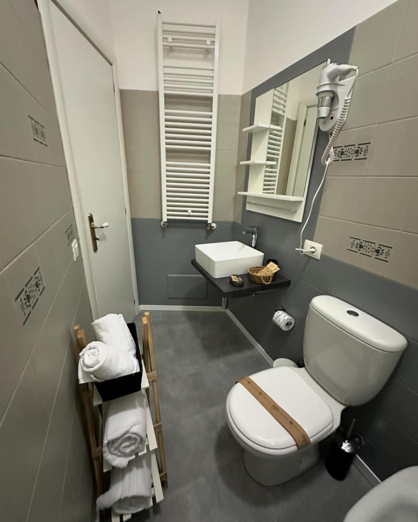 Queen Room with Spa Bath - Photo 28