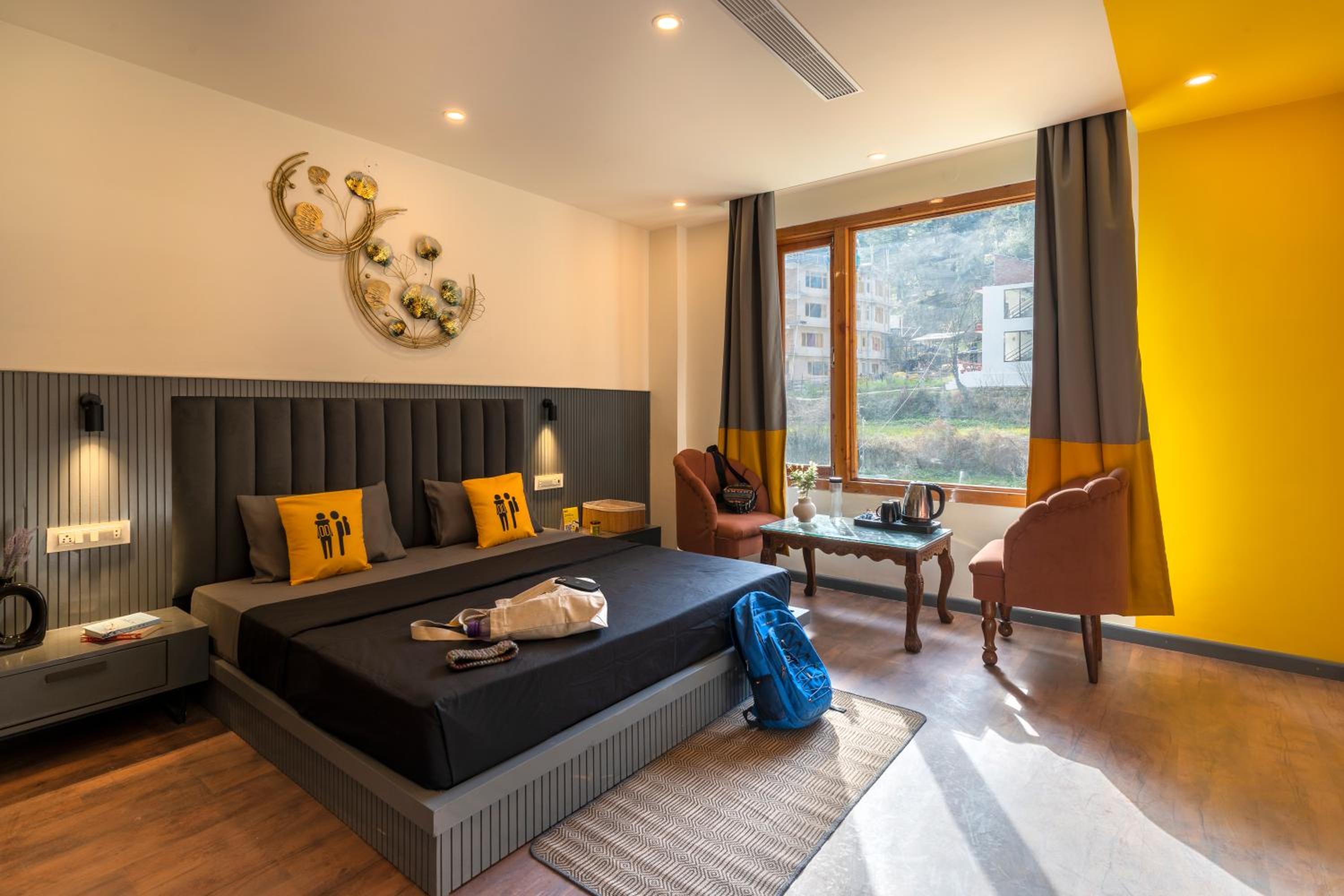 Superior Double Room with Mountain View x A Block - Photo 3