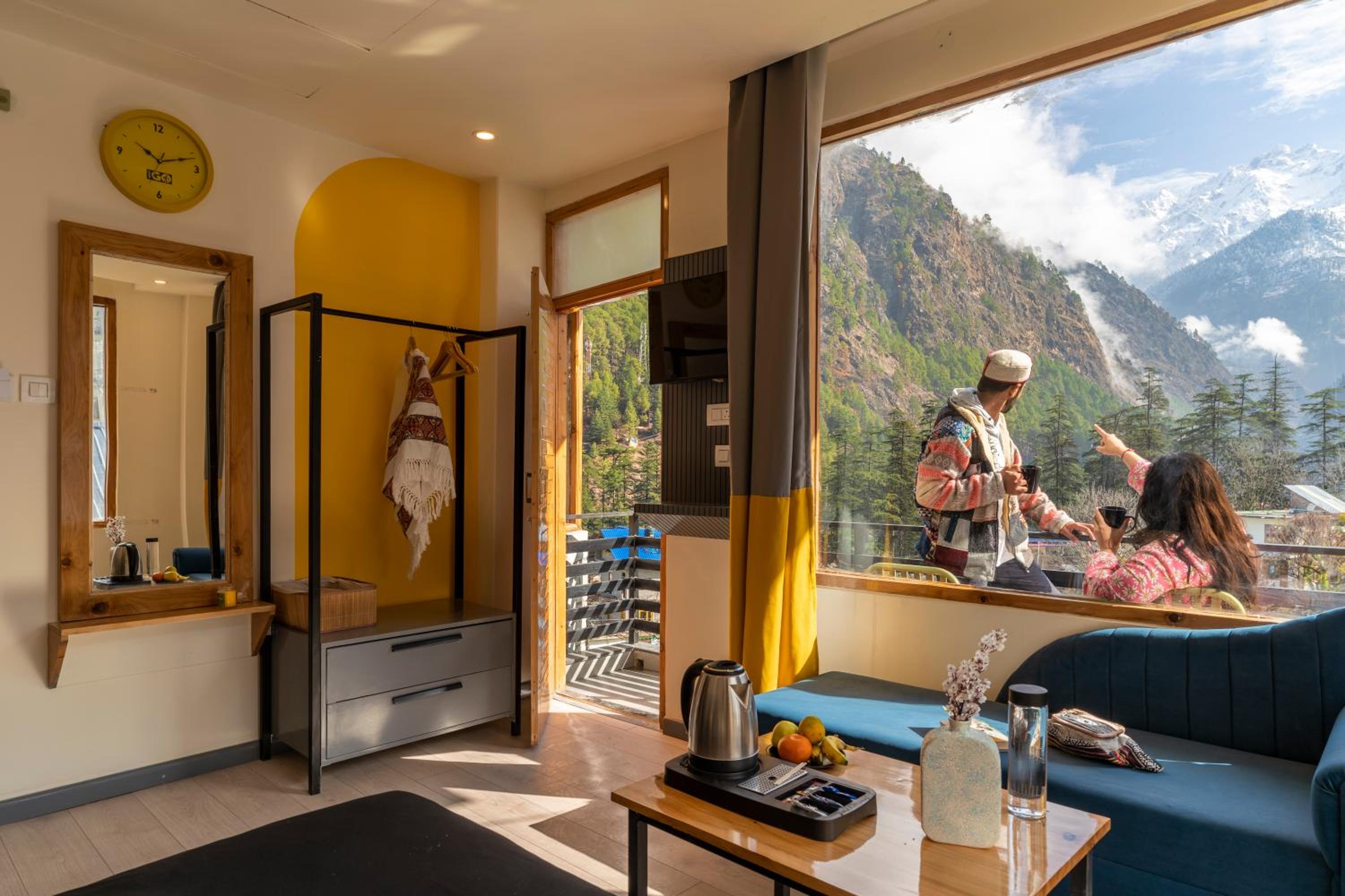 Deluxe Double Room with Balcony and Mountain View x A Block - Photo 4