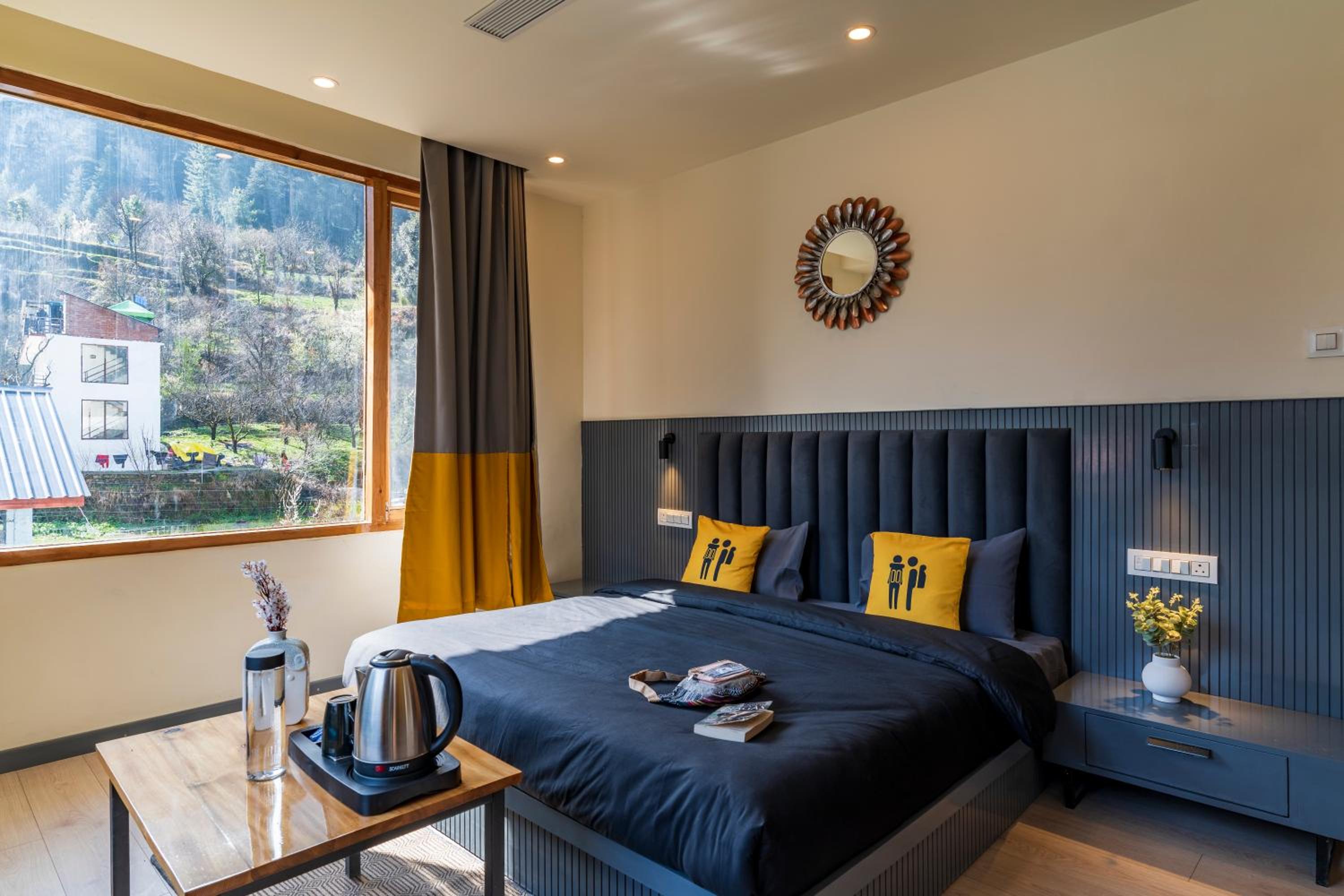 Deluxe Double Room with Balcony and Mountain View x A Block - Photo 1