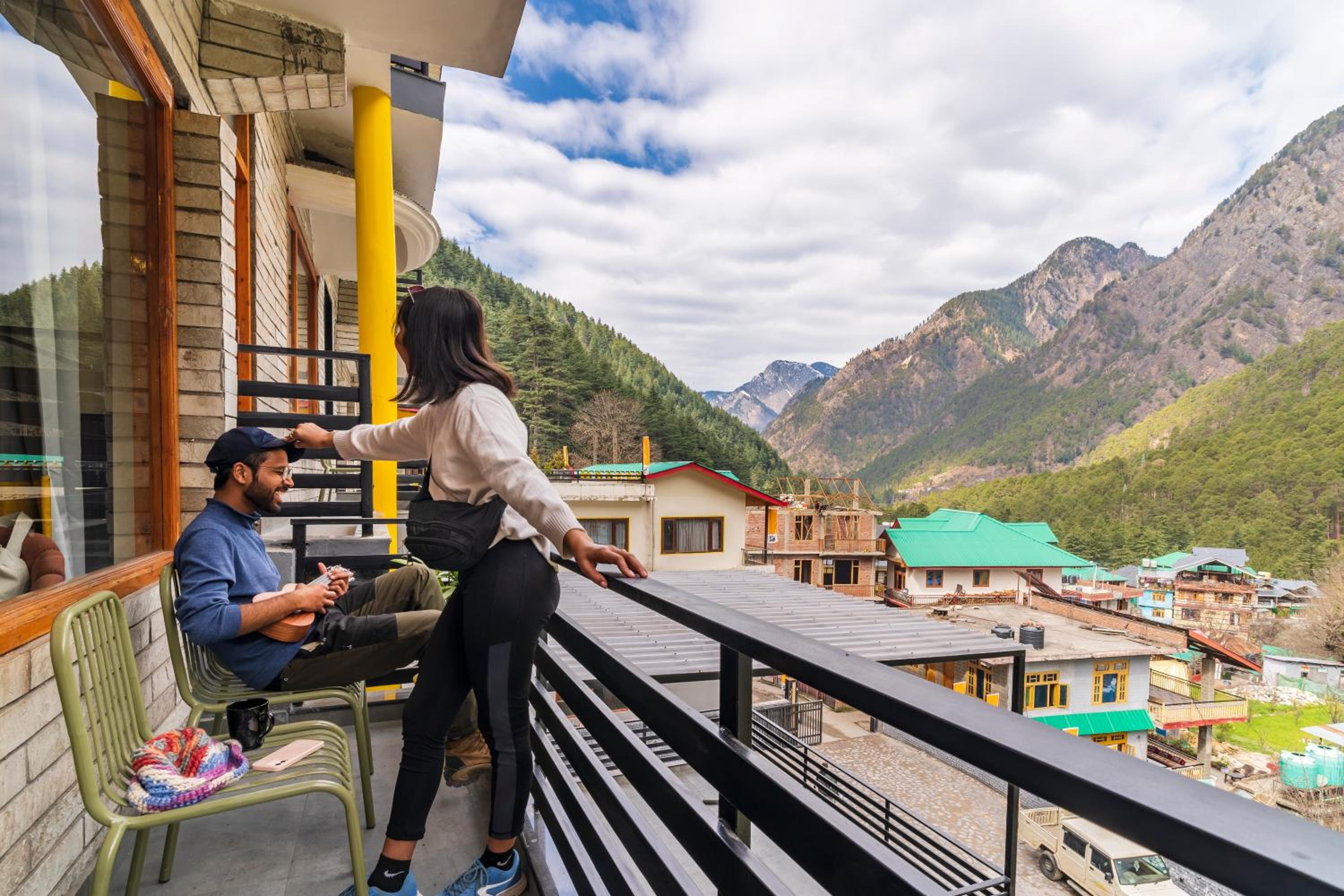 Deluxe Double Room with Balcony and Mountain View x A Block - Photo 7