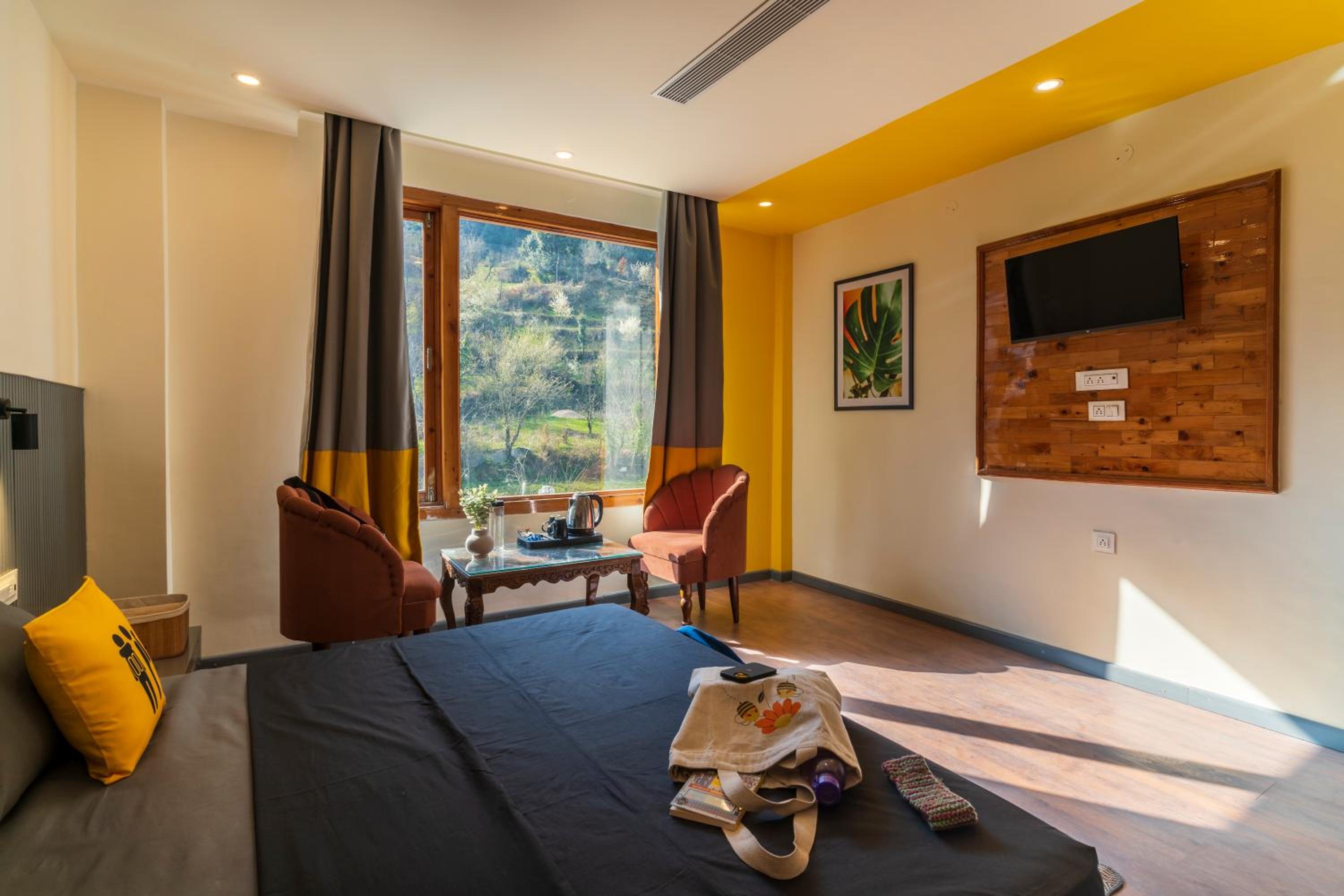 Superior Double Room with Mountain View x A Block - Photo 4