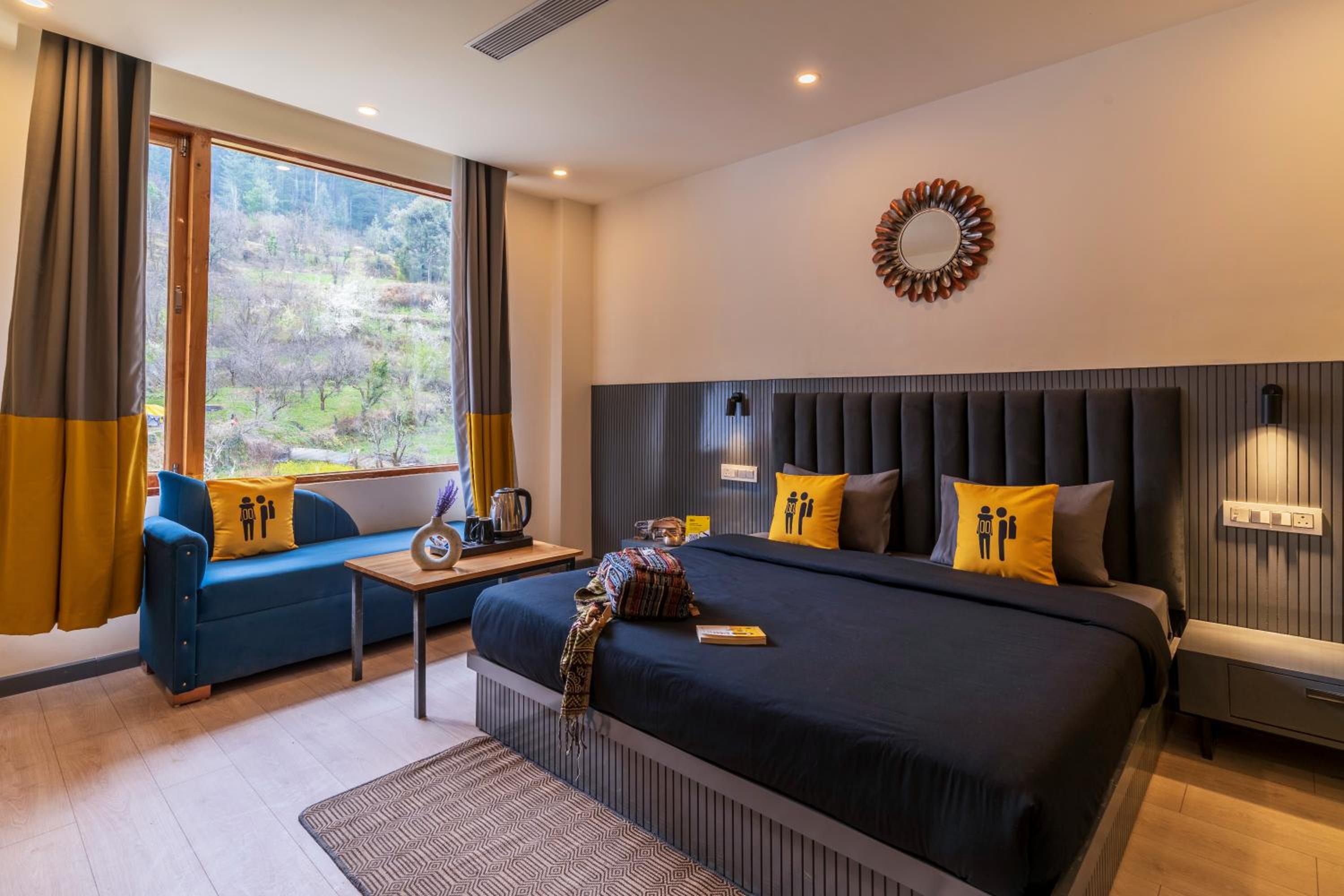 Deluxe Double Room with Mountain View x A Block - Photo 1