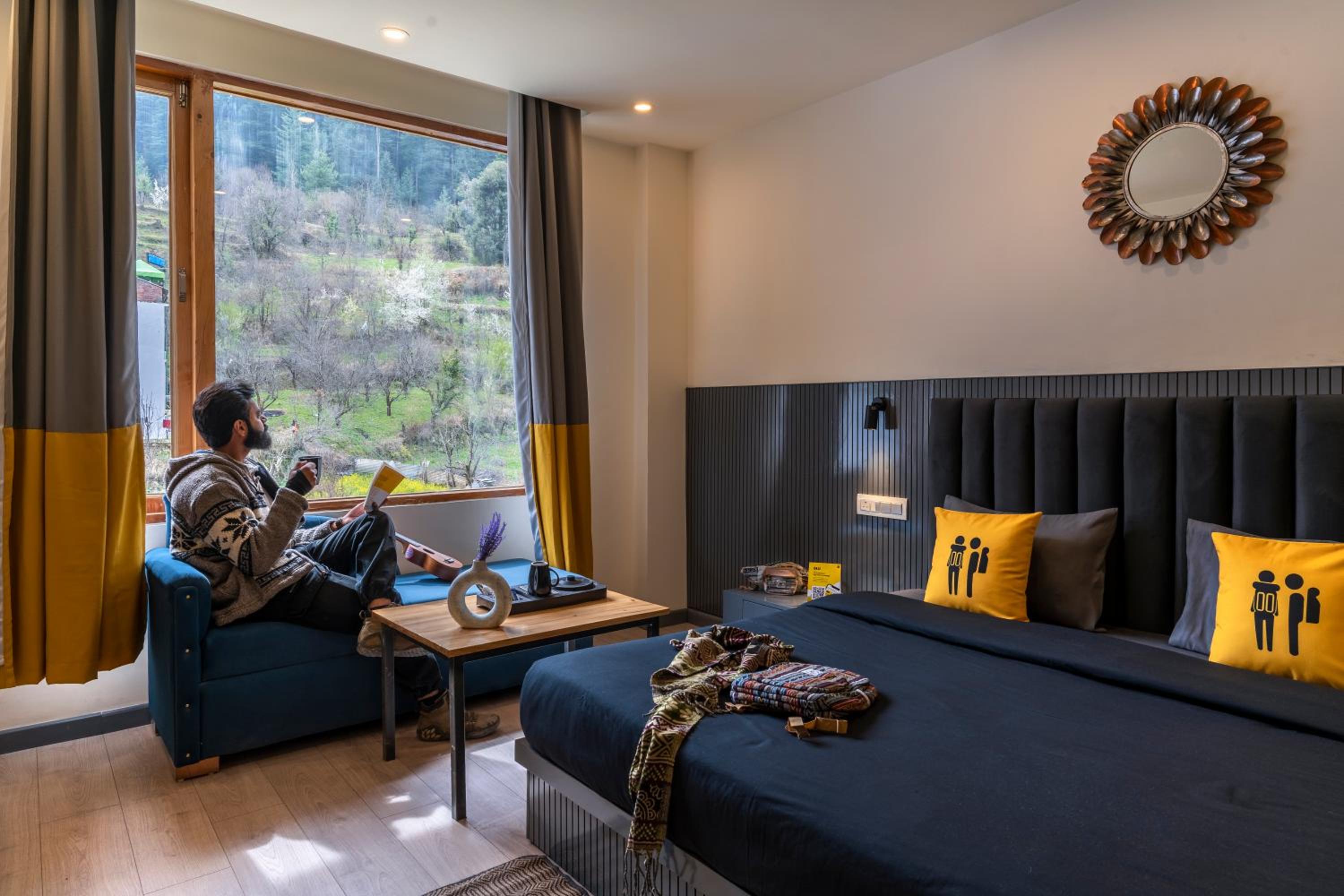 Deluxe Double Room with Mountain View x A Block - Photo 4