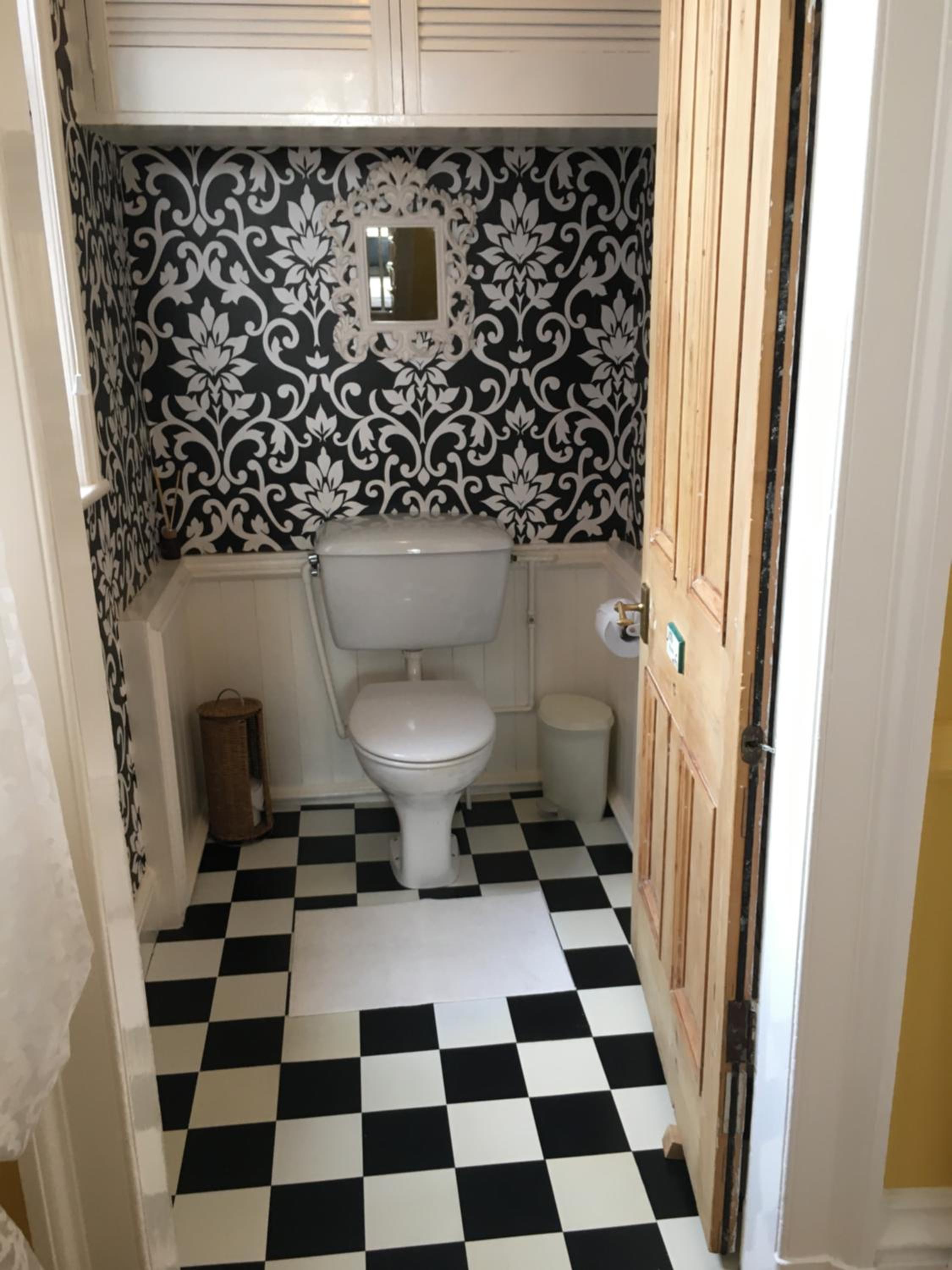 Budget Single Room With Shared Bathroom