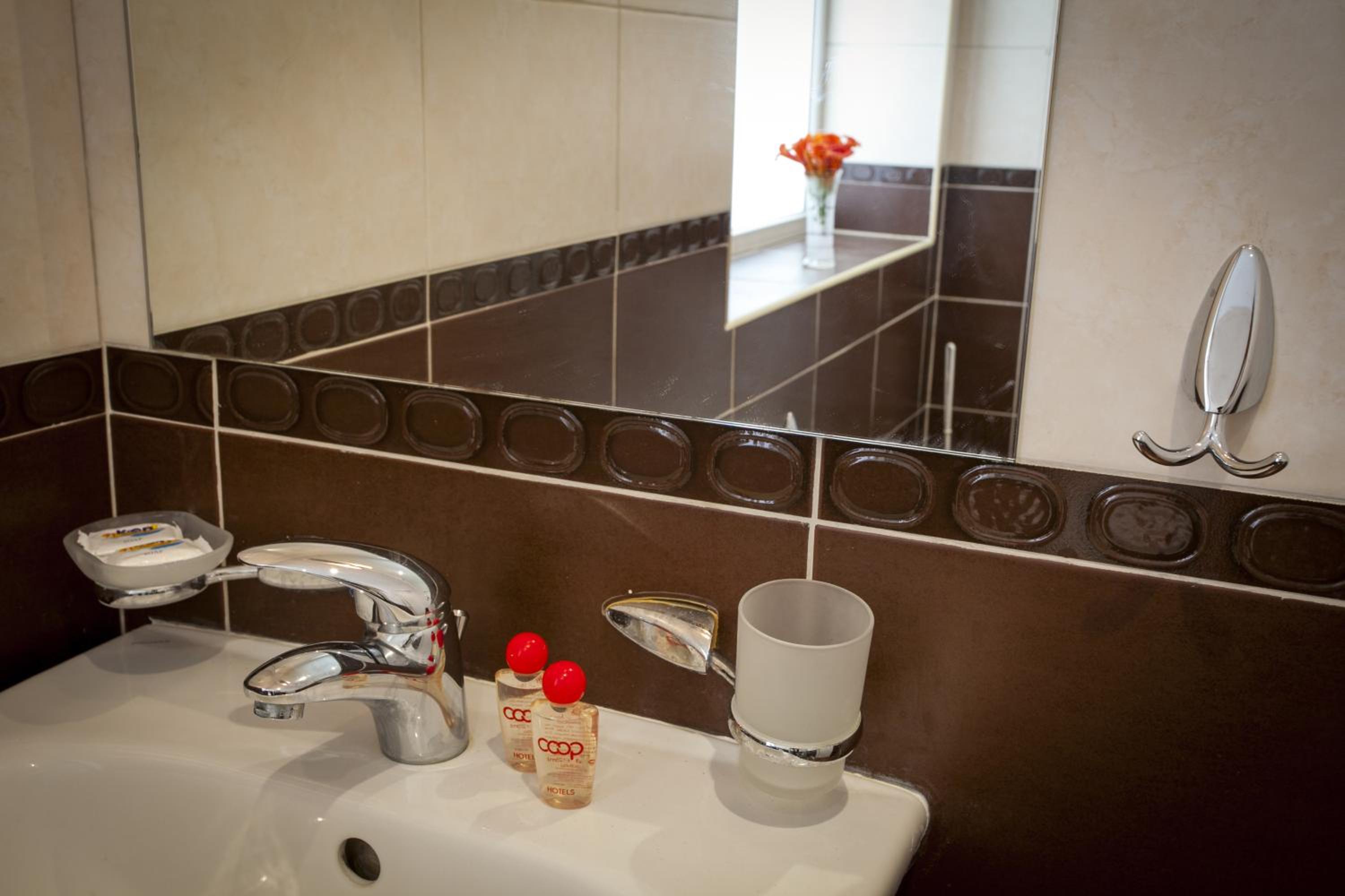 One-Bedroom Suite with Balcony and Sea View (2 Adults + 2 Children) photo 2