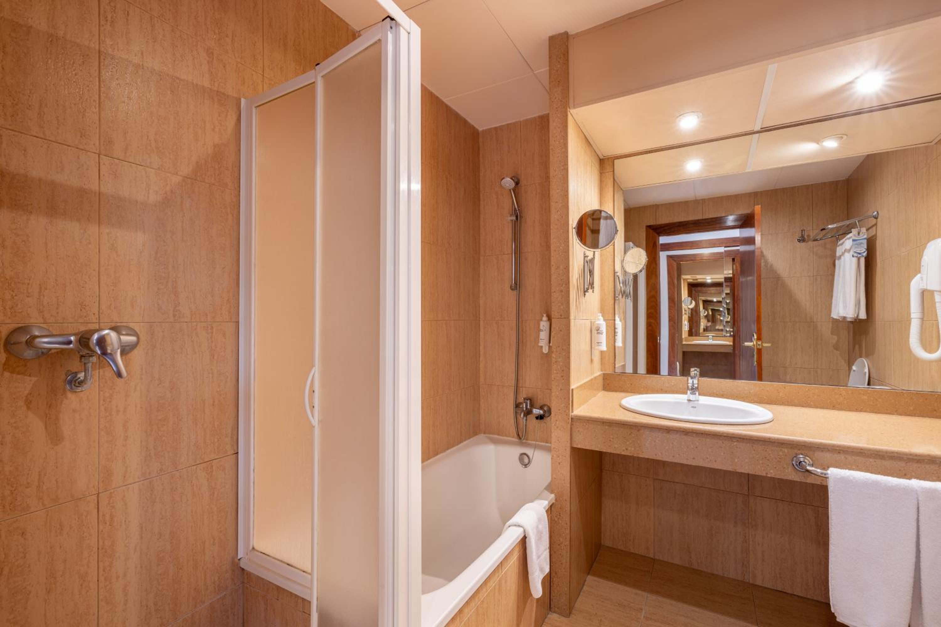 Triple Room With Pool View photo 3