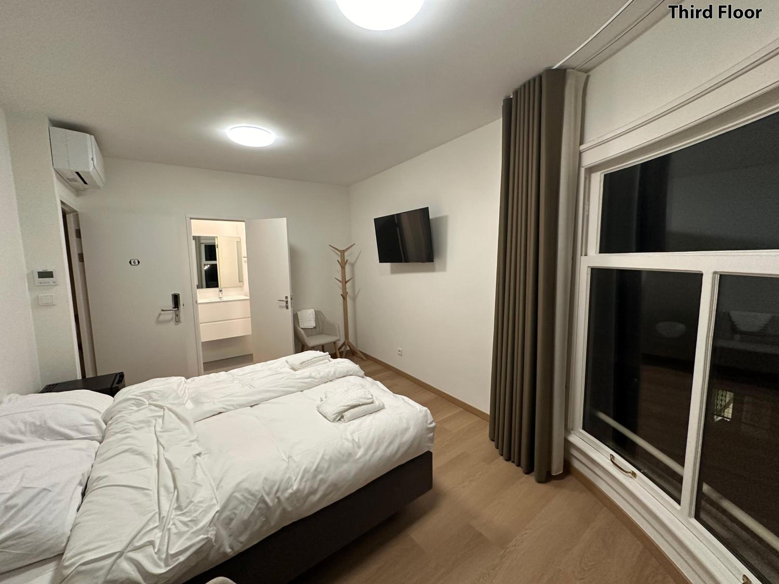 Deluxe Double Room with Shower photo 3