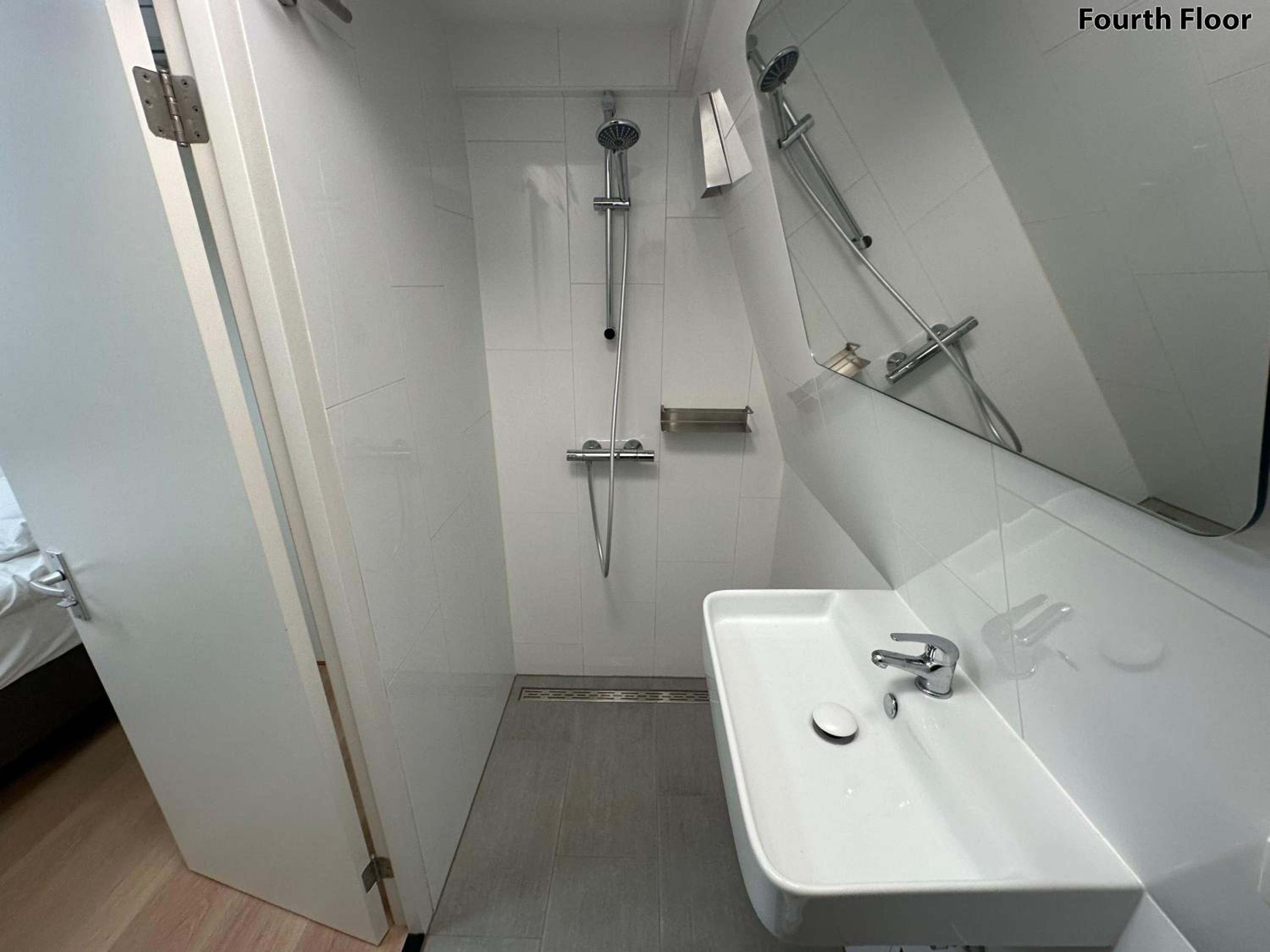 Deluxe Double Room with Shower photo 3