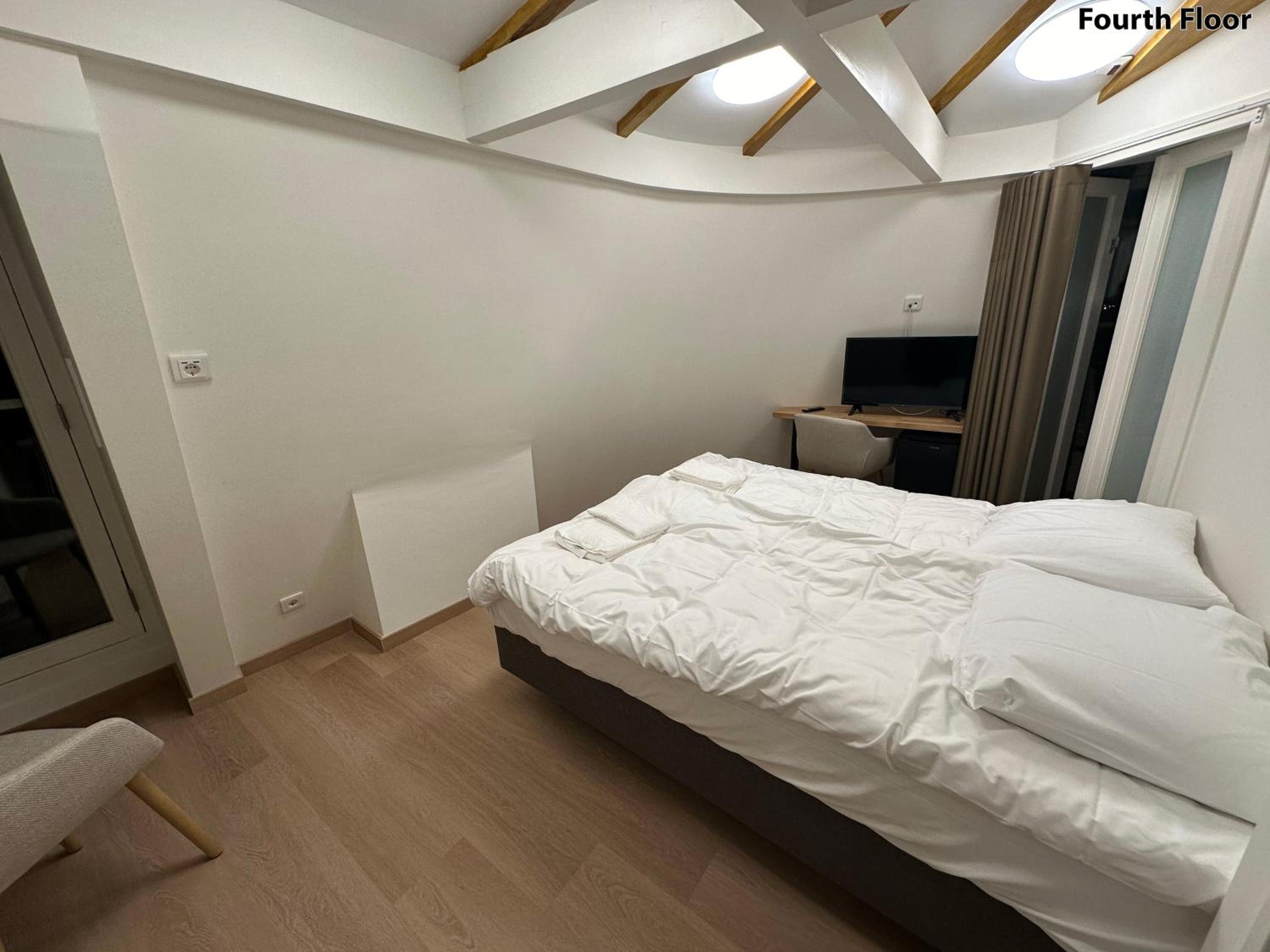 Deluxe Double Room with Shower photo 1