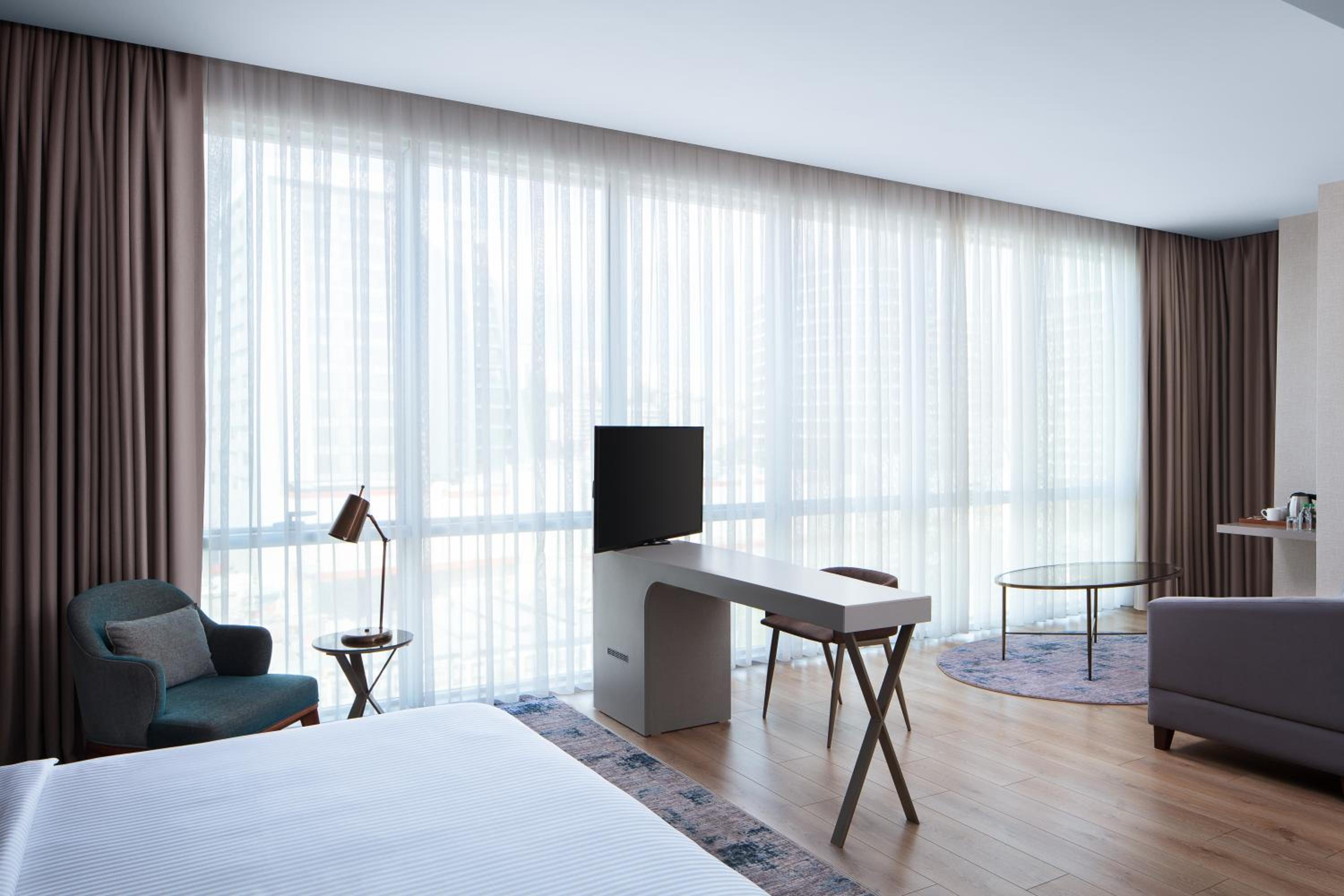 King Suite with Sofa Bed thumbnail 5