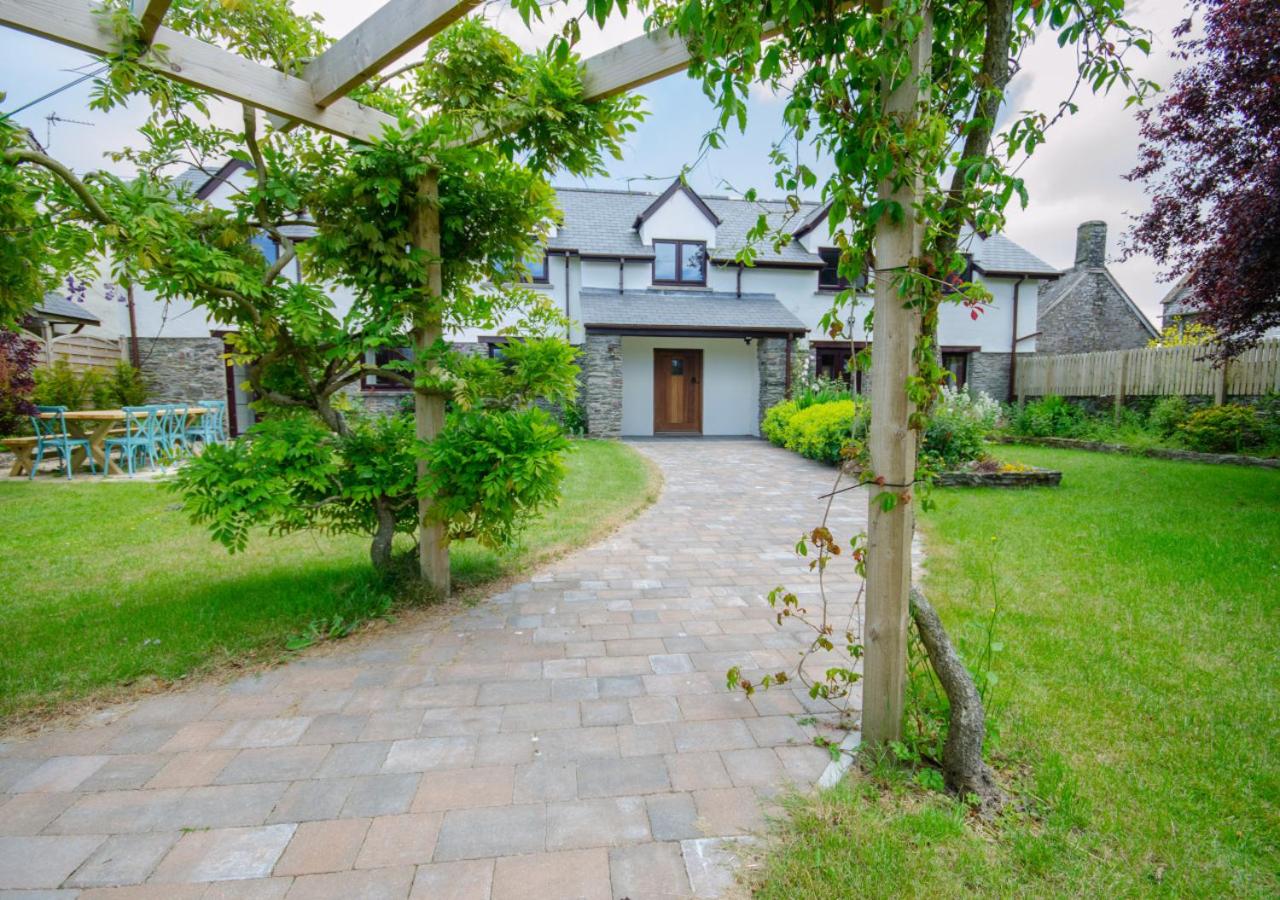 Four-Bedroom House photo 2