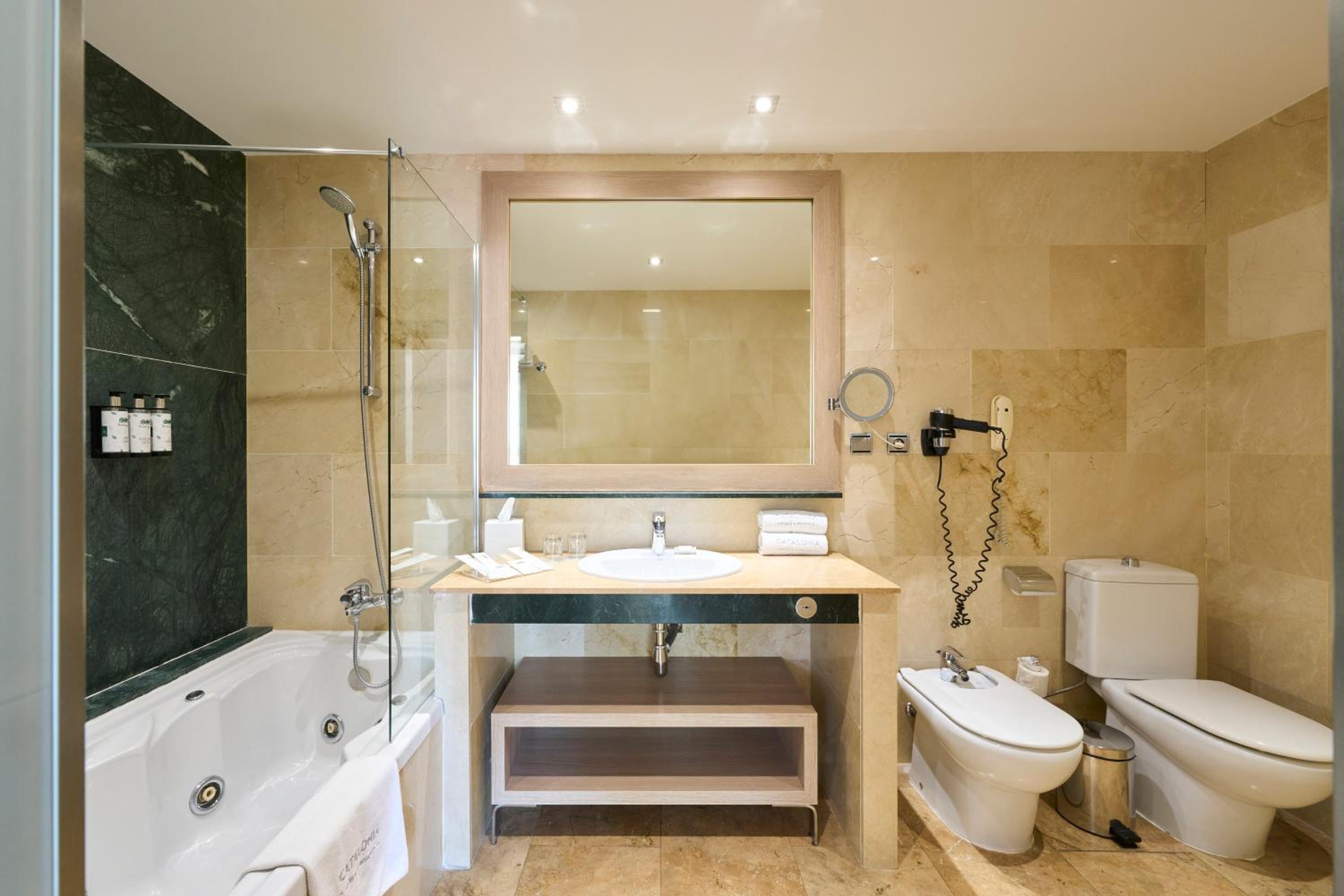 Triple Room (3 Adults) photo 3