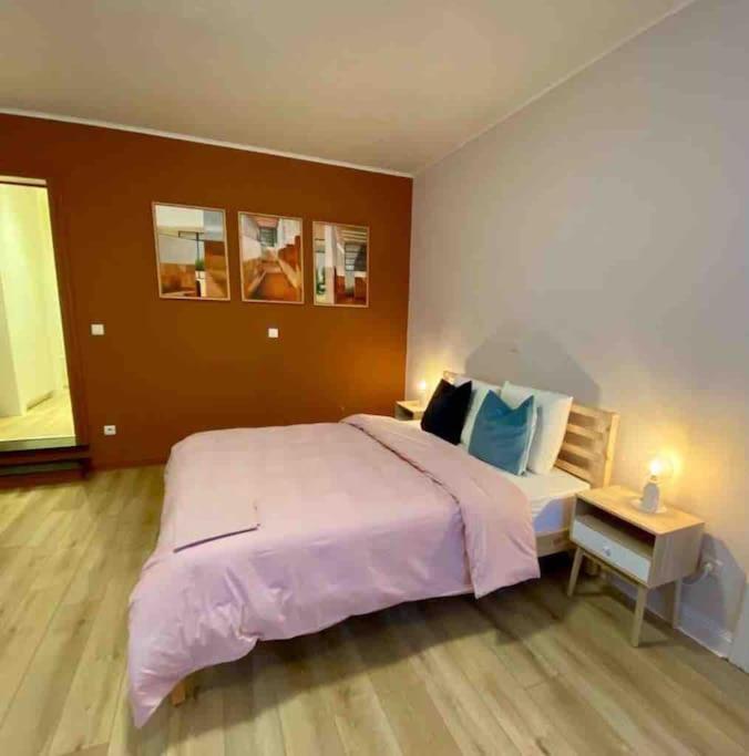 Five-Bedroom House photo 2