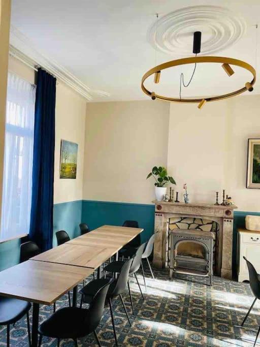 Five-Bedroom House photo 3
