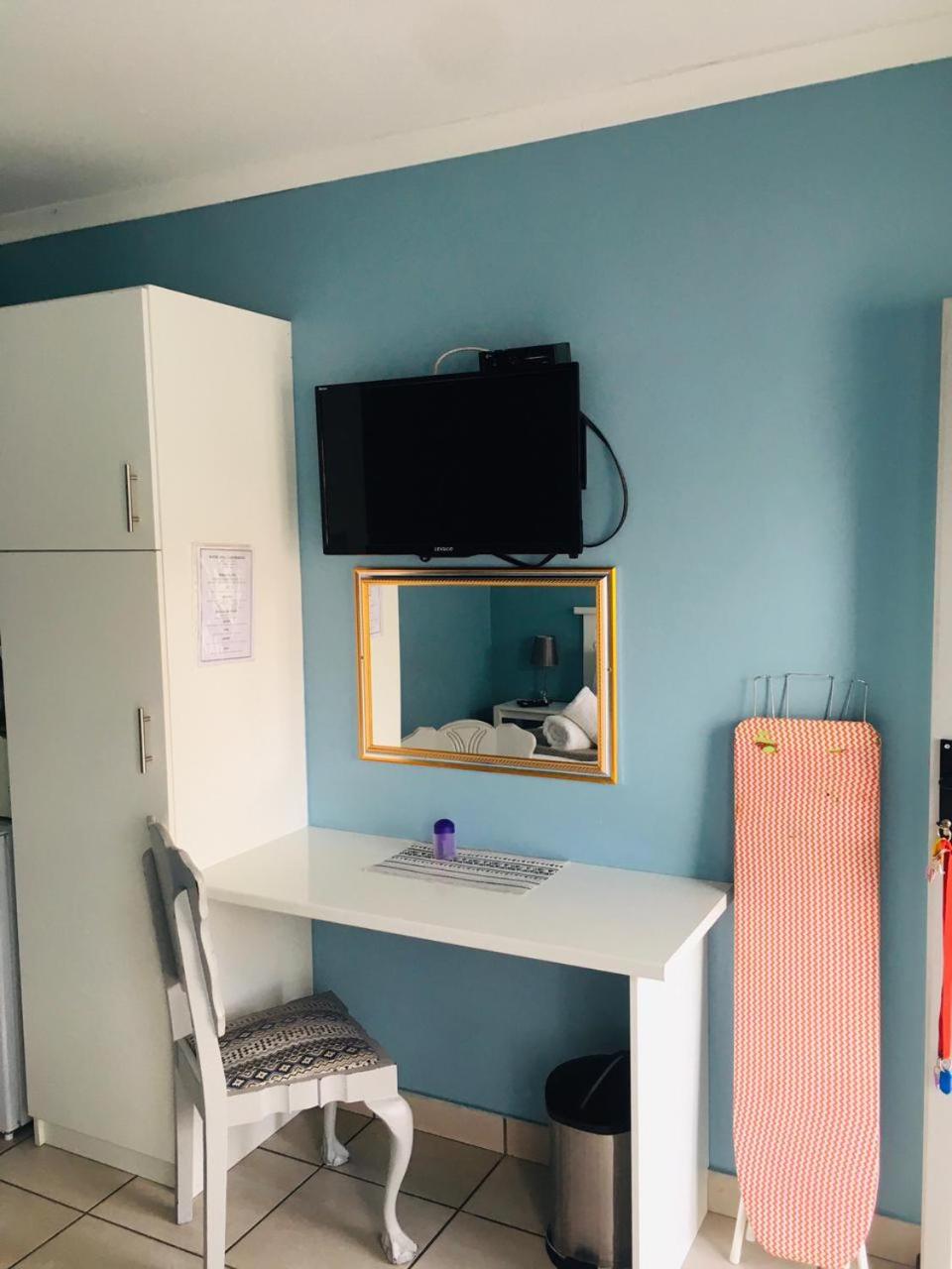 Double Room with Private Bathroom photo 2