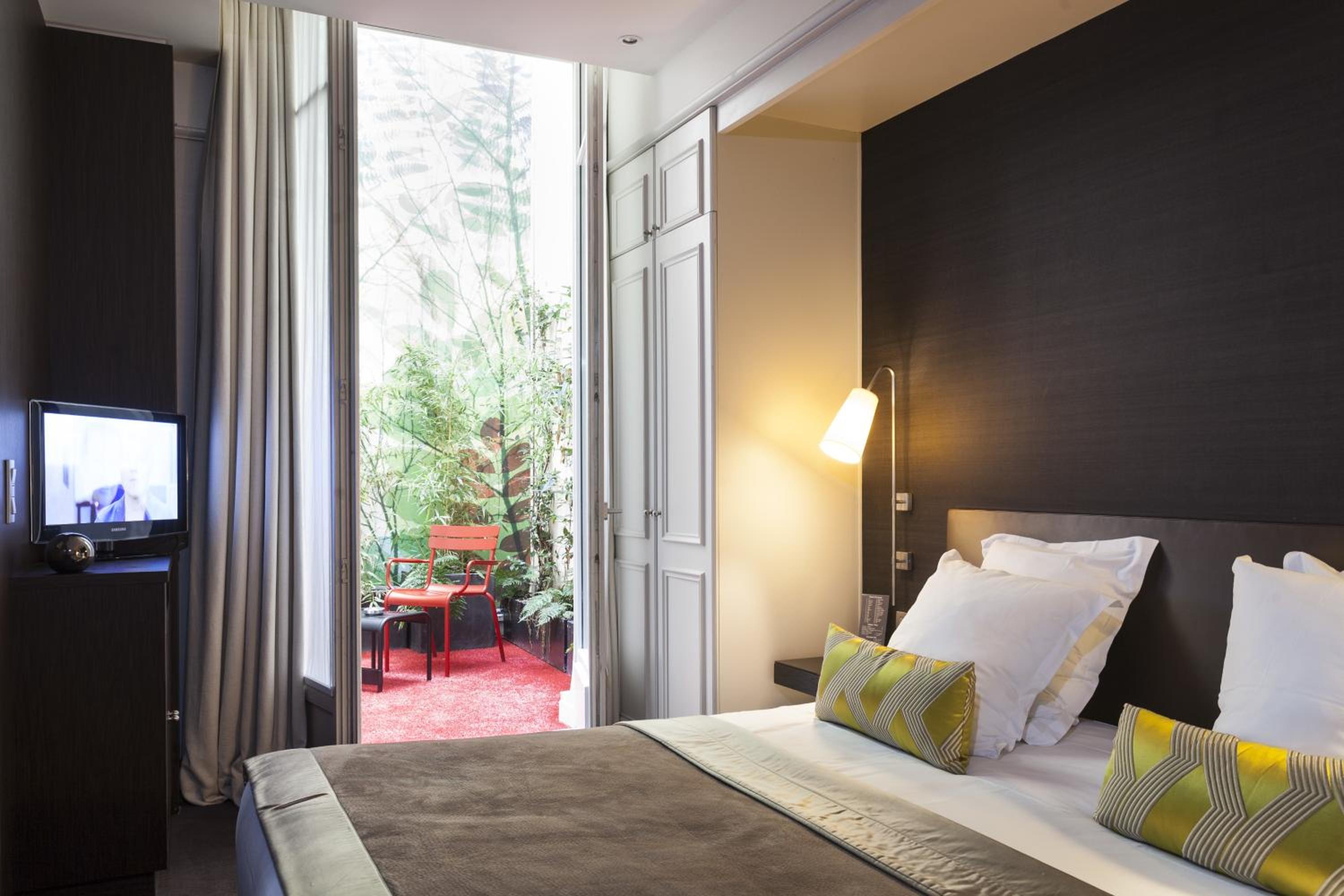One-Bedroom Suite with Sofa Bed thumbnail 5