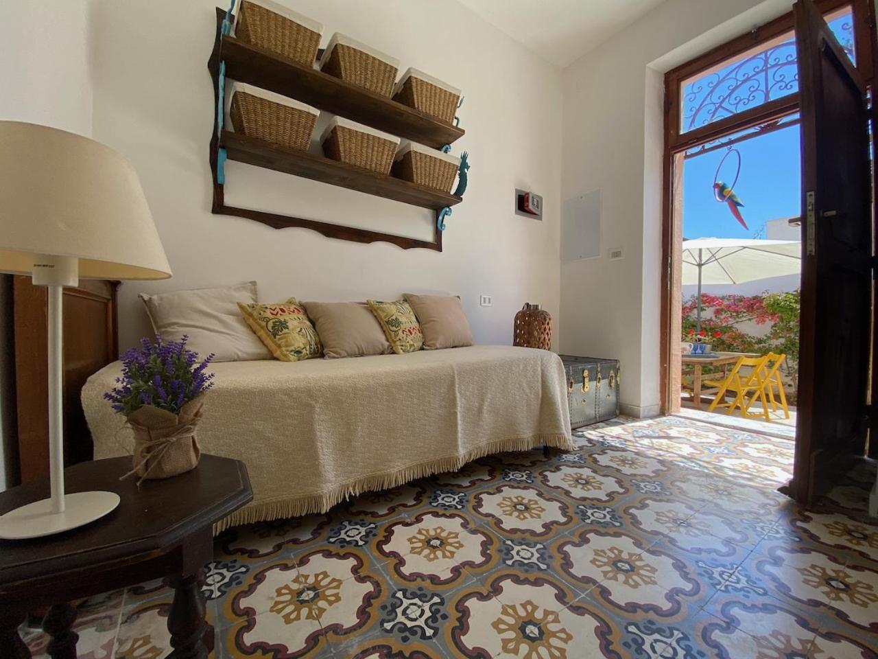 Single Room with Private Bathroom photo 1