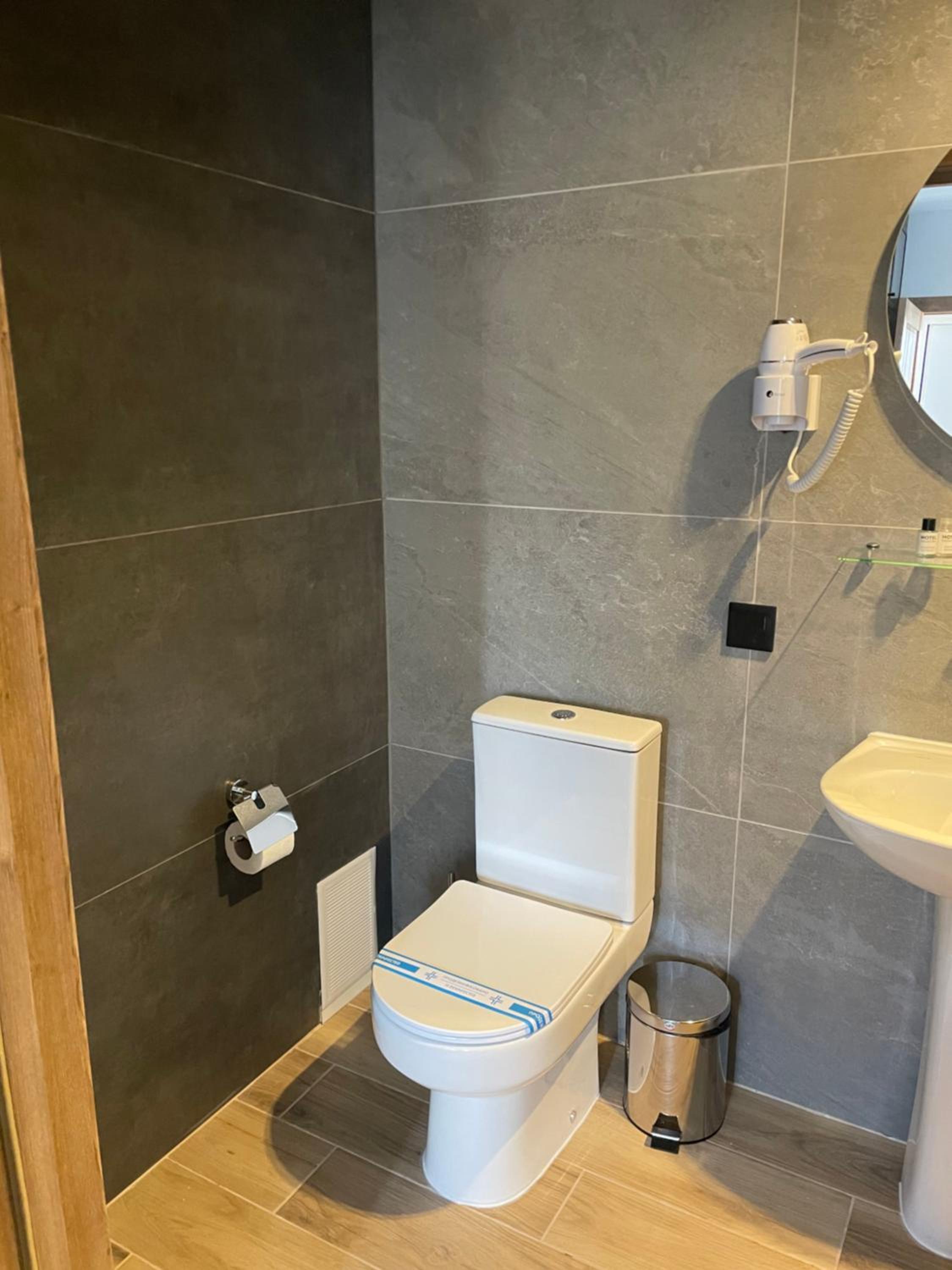 Budget Double Room photo 3