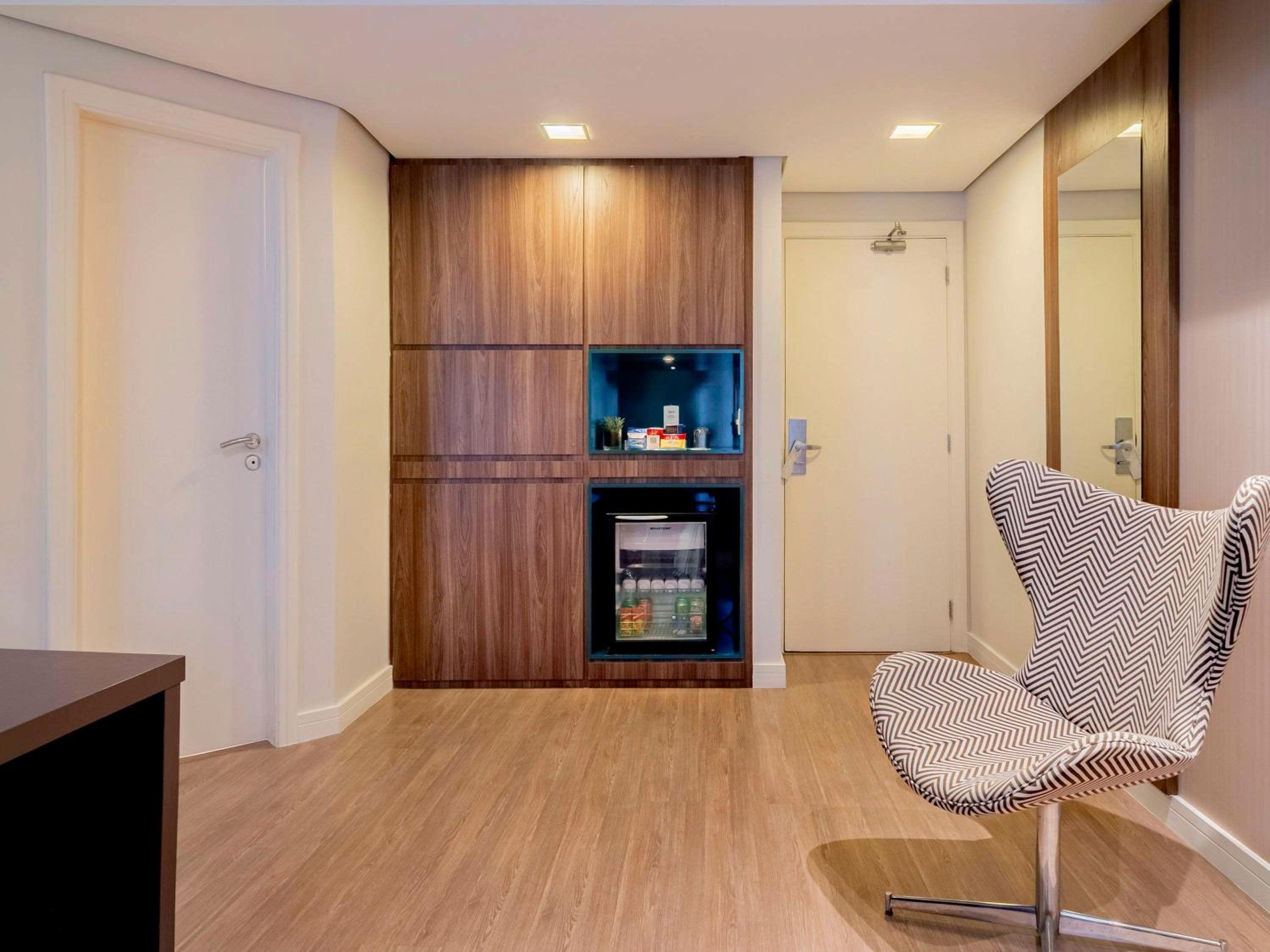 Junior Suite with King Bed and Twin Beds - Photo 9