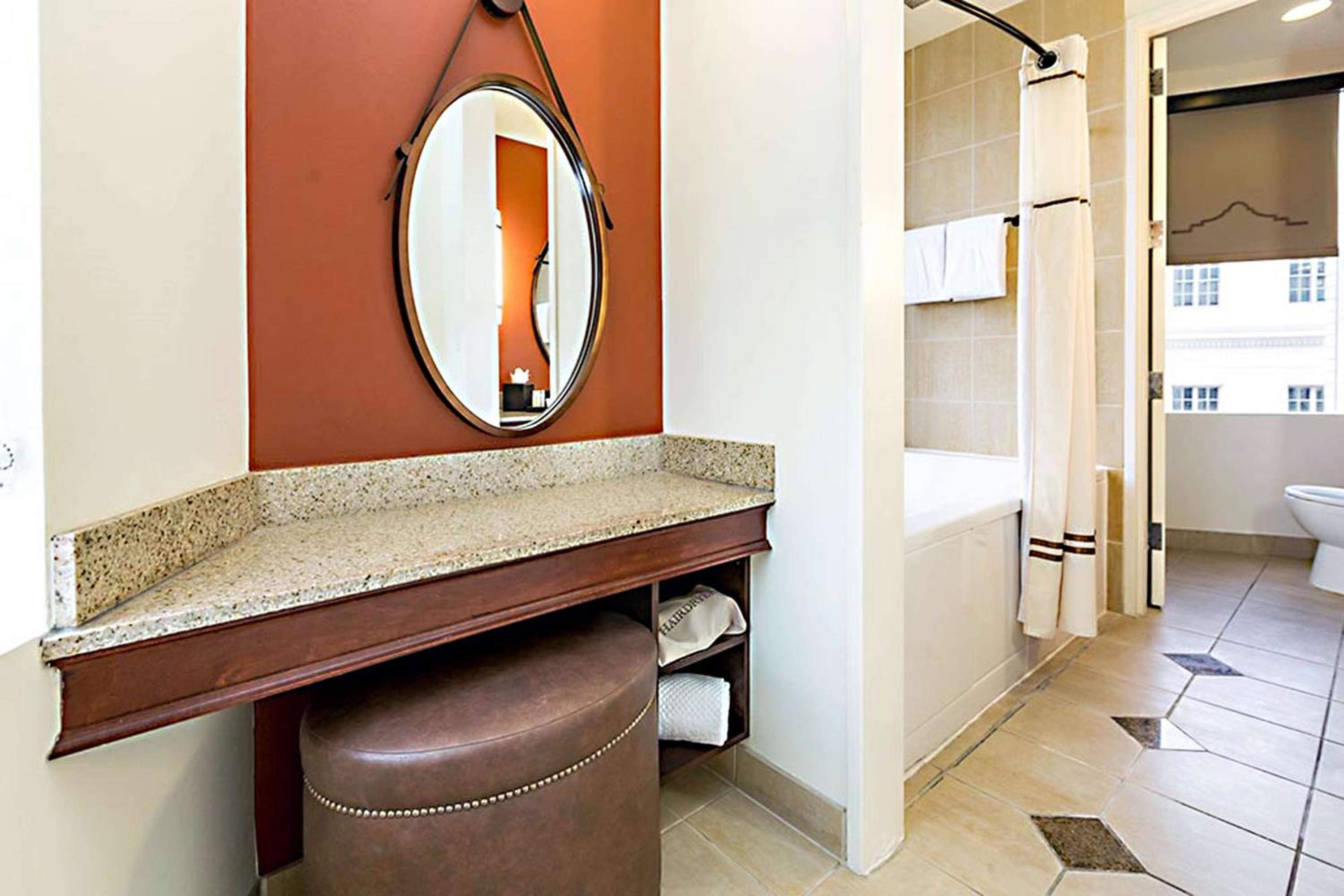 Junior Suite with Spa Bath - Photo 2