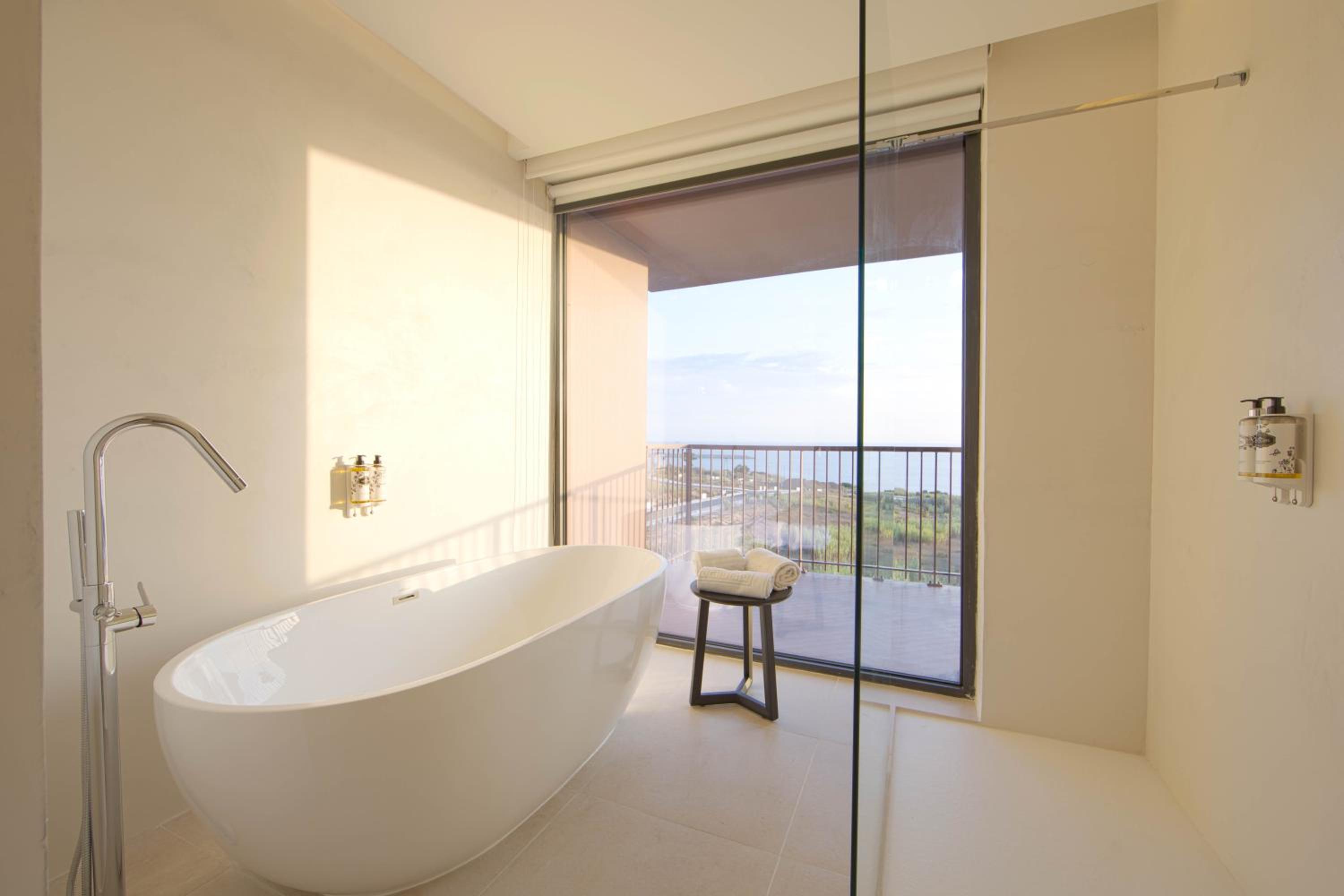 Suite with Sea View - Photo 11