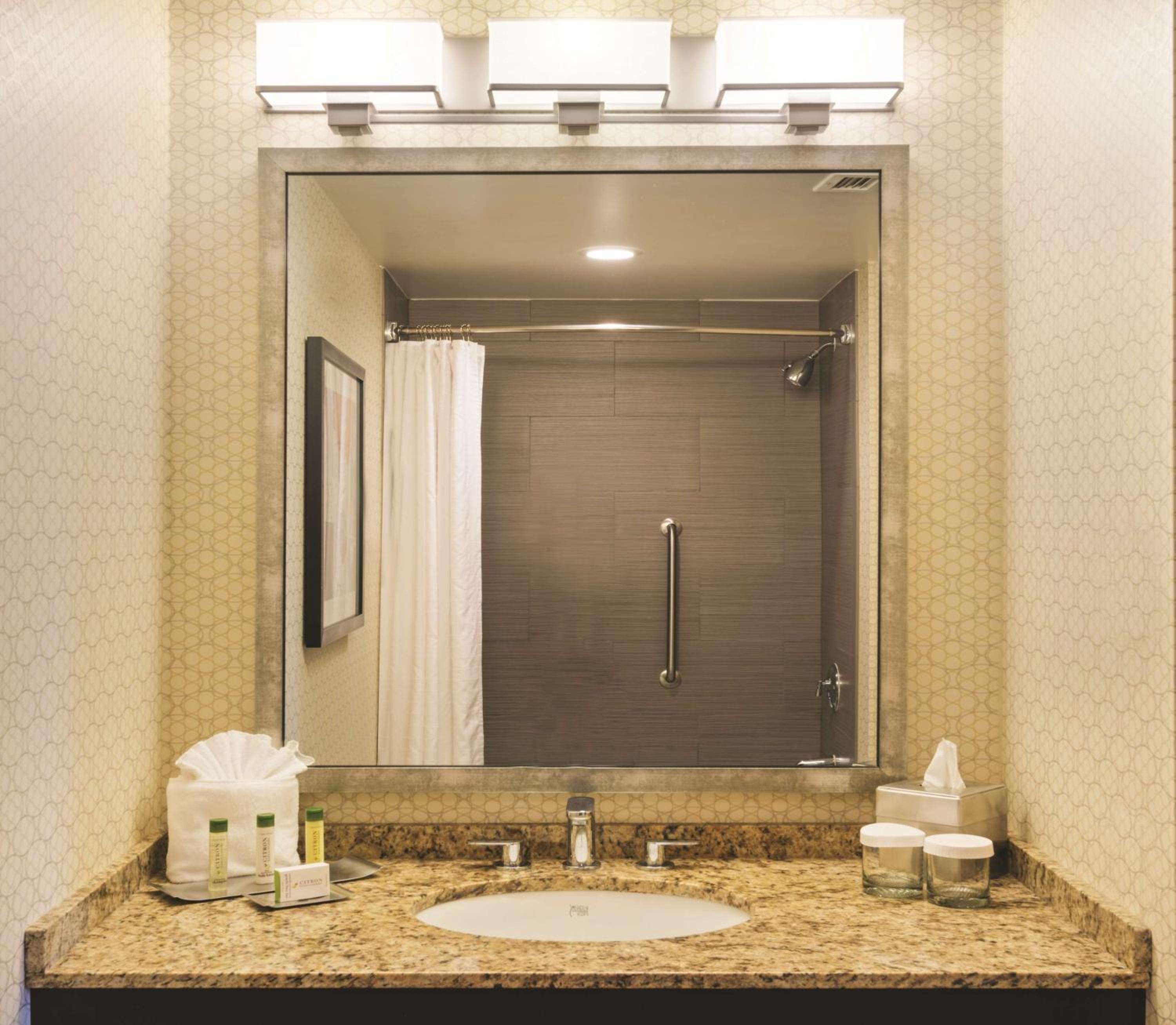Two-Bedroom Suite - Non-Smoking - Photo 3