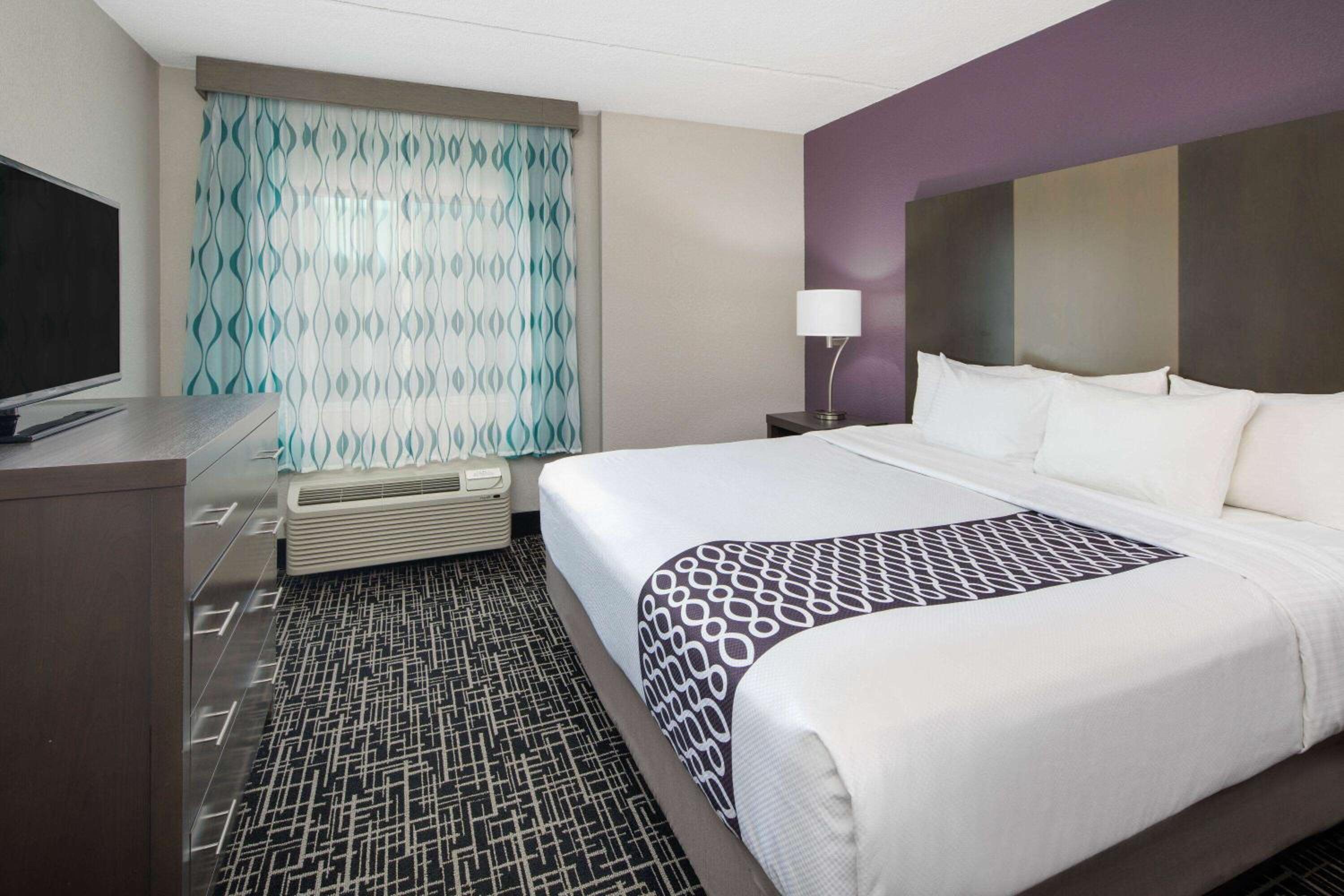 One-Bedroom King Suite - Non-Smoking - Photo 1