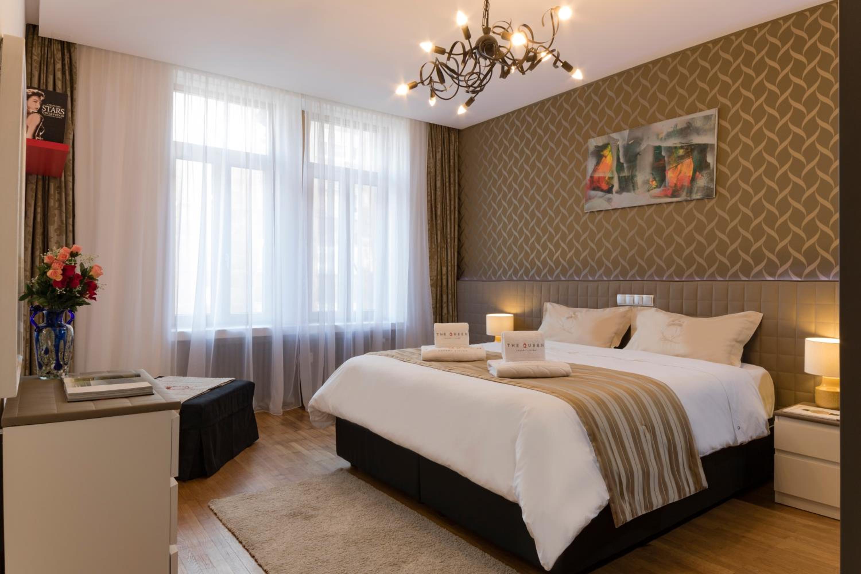 One-Bedroom Prestige Apartment photo 3