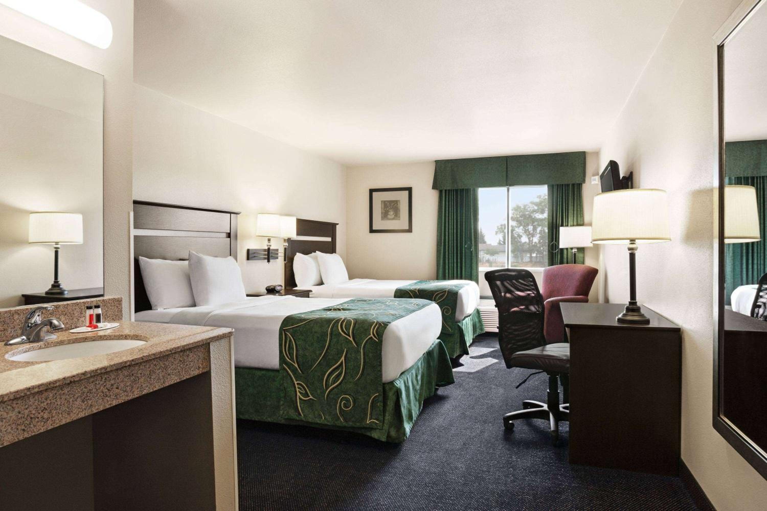 Queen Room with Two Queen Beds - Non-Smoking - Photo 1
