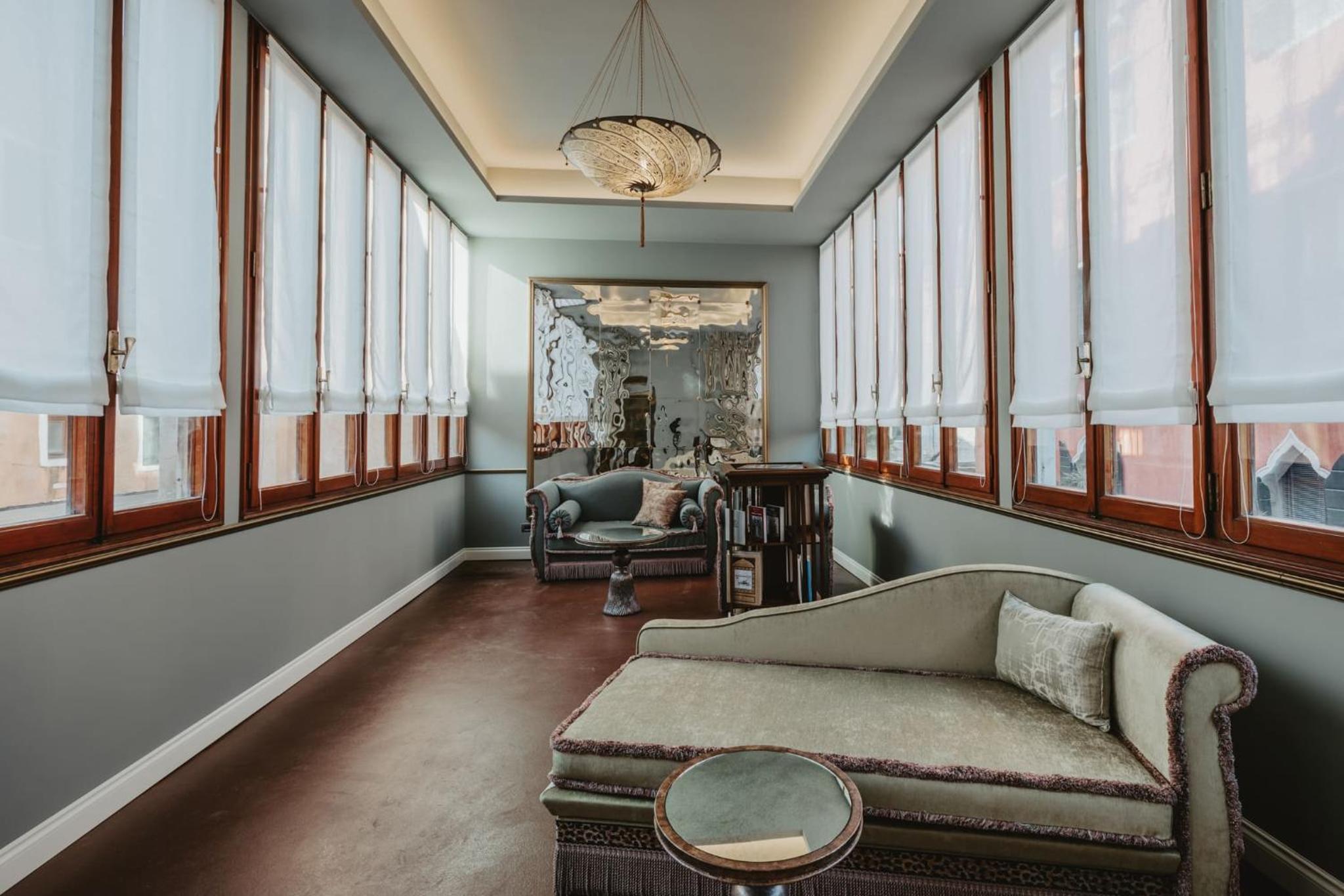 Suite with Terrace thumbnail 5