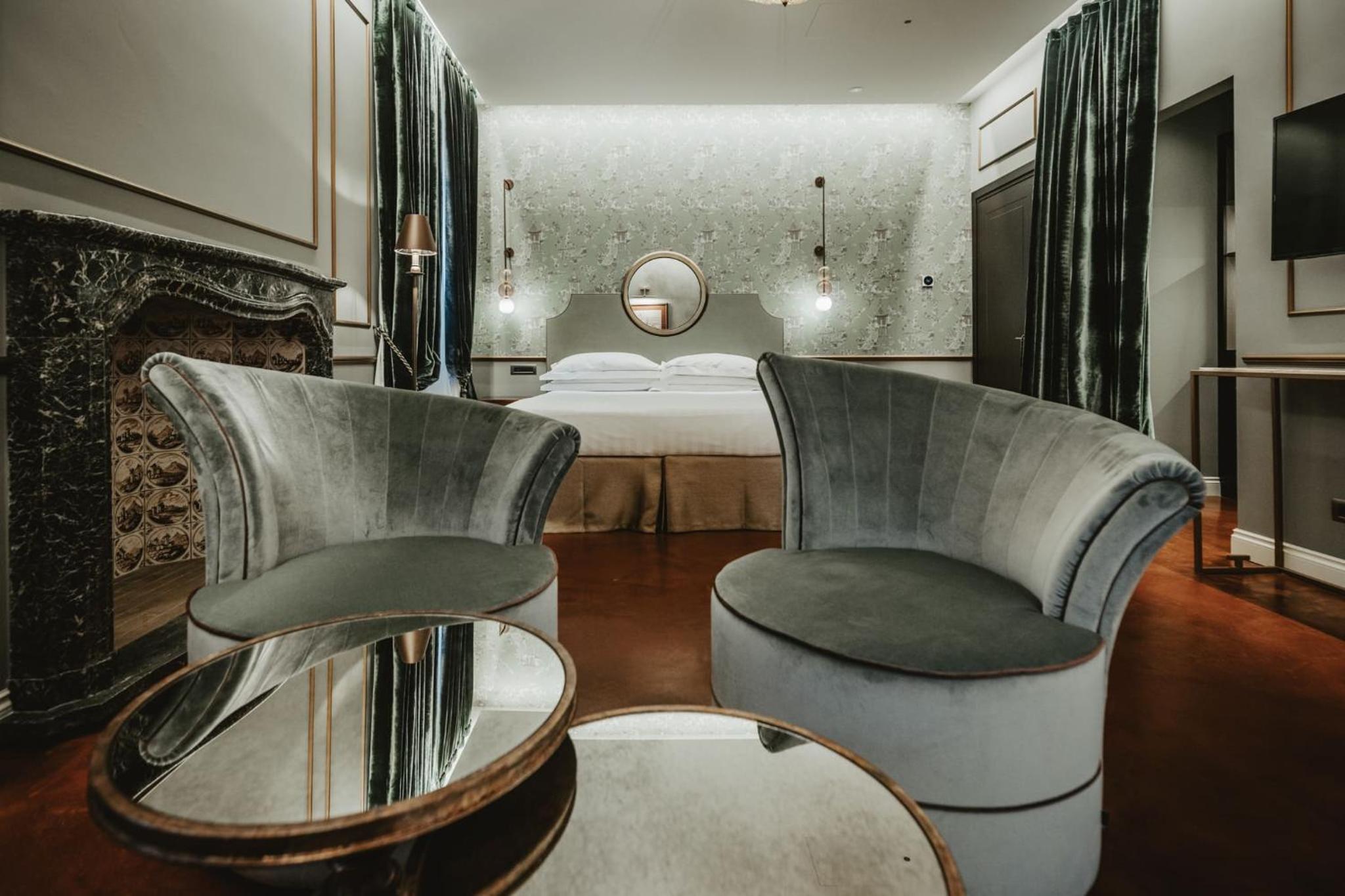 Suite with Terrace thumbnail 6