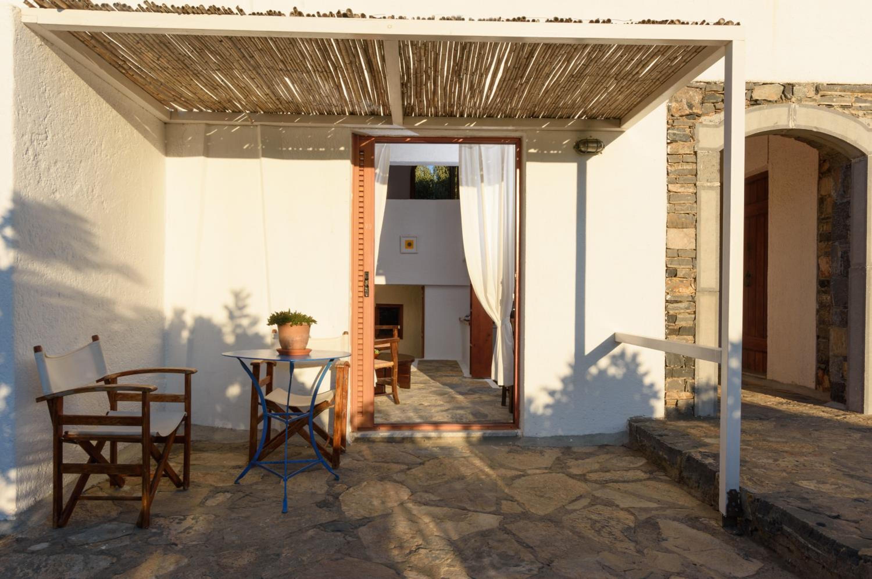 One Bedroom Apartment Ground Floor With Partial Sea View photo 2