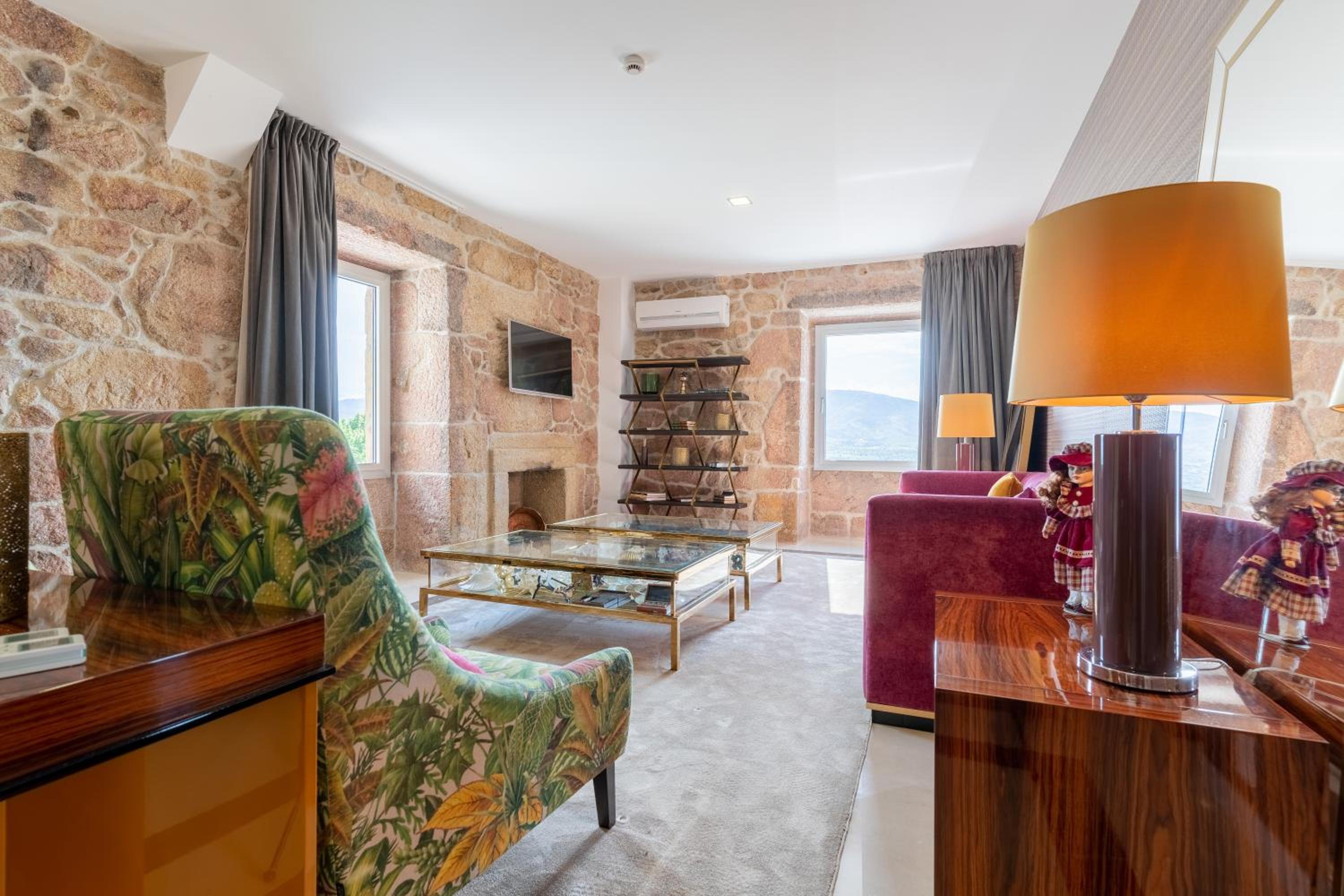 Deluxe King Suite photo 1