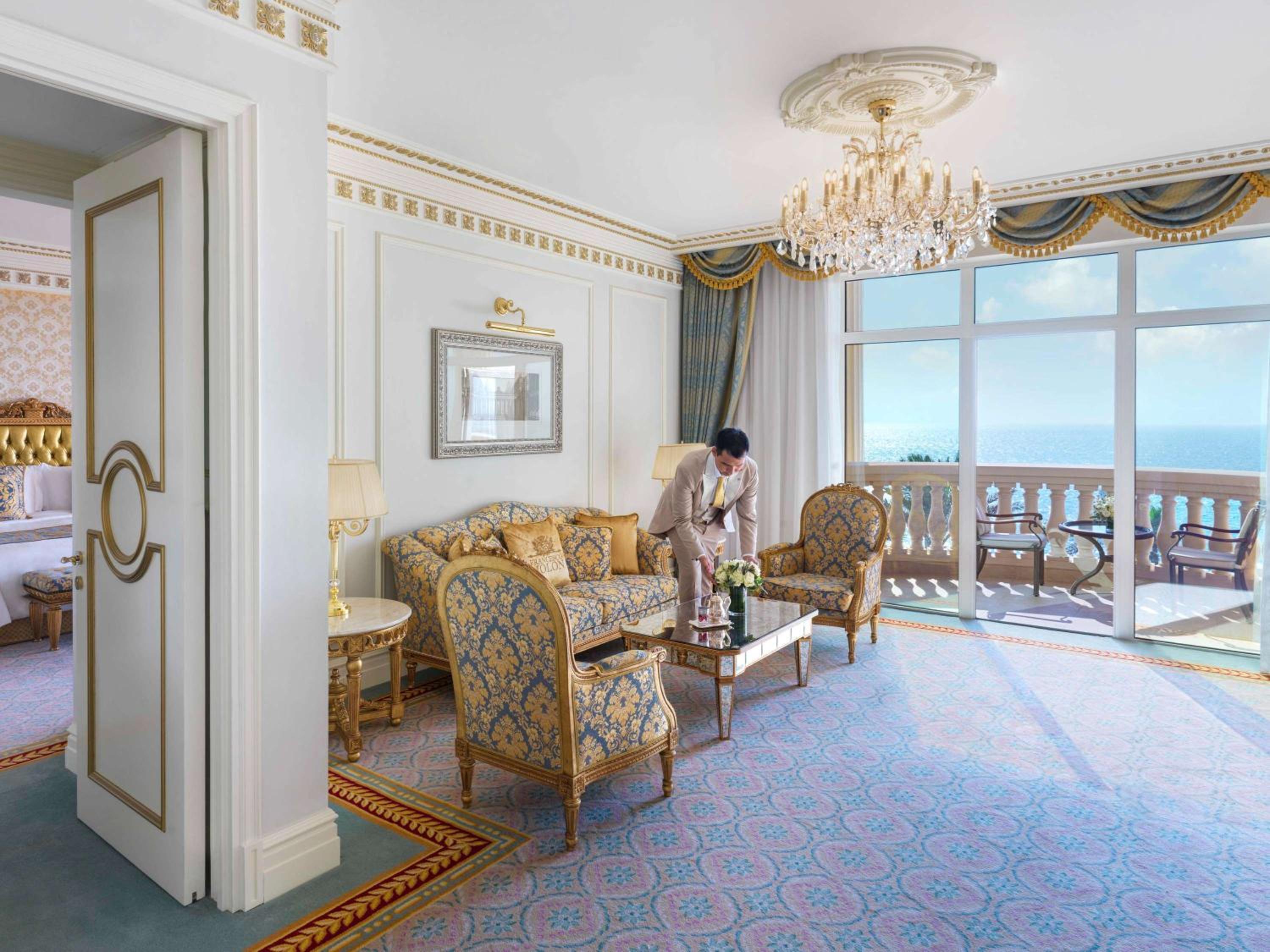 Suite Firmada con Vista al Mar y Acceso a Salón