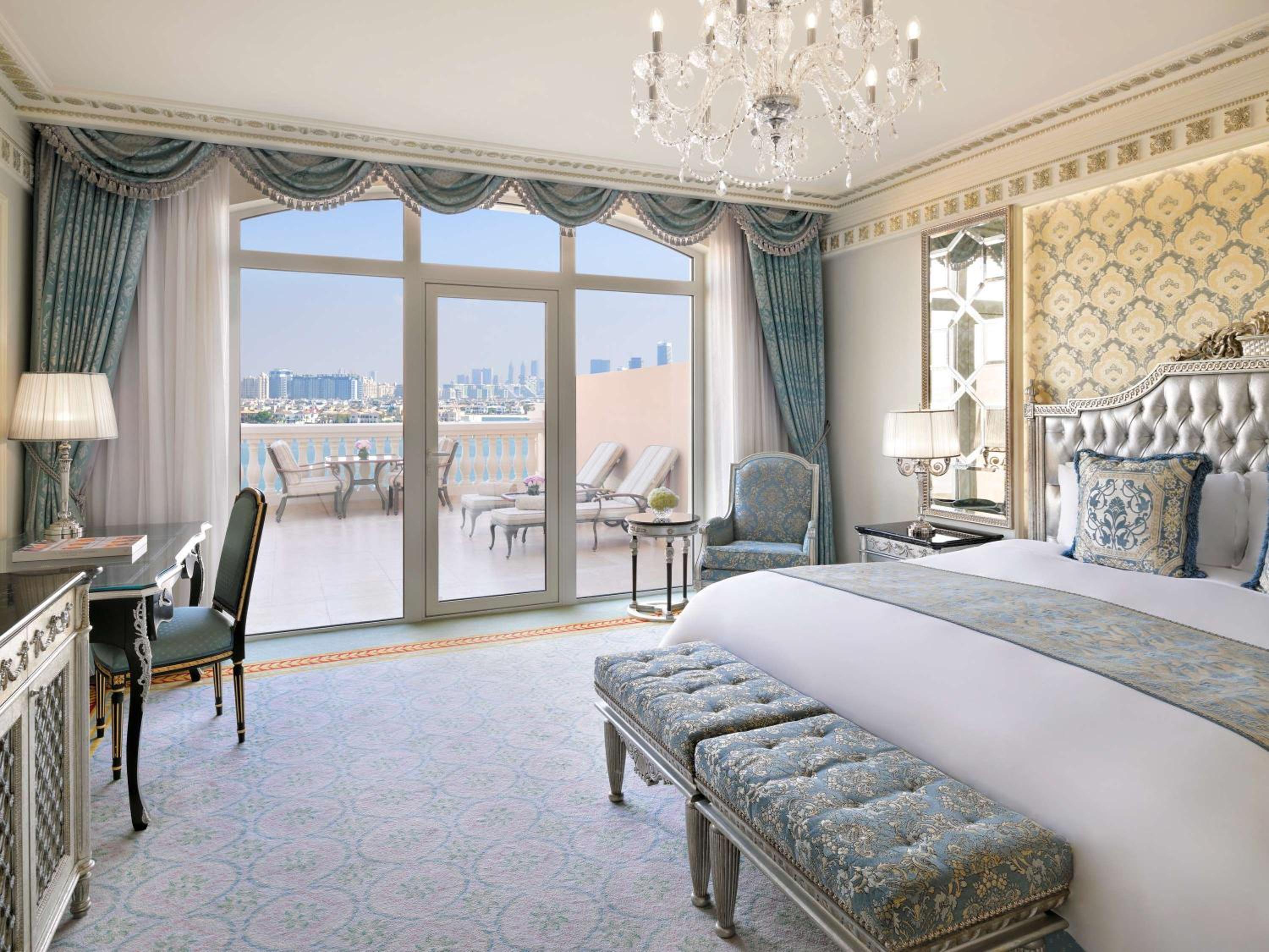 Palm Club with Lounge Access