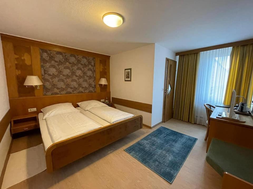 Standard Double or Twin Room - Photo 7
