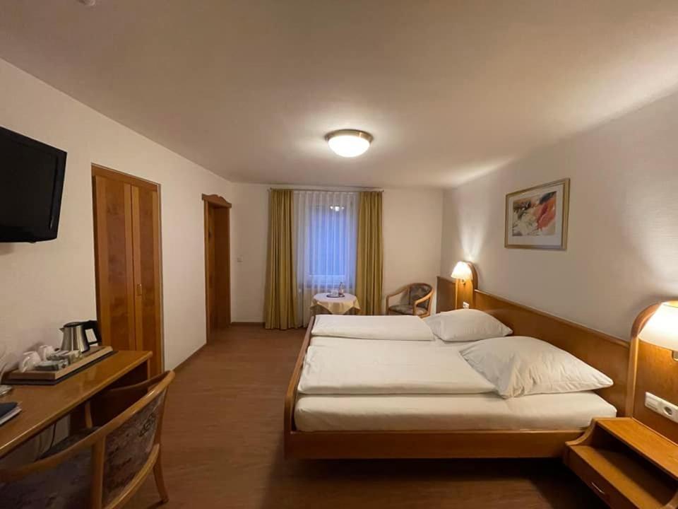 Standard Double or Twin Room - Photo 2