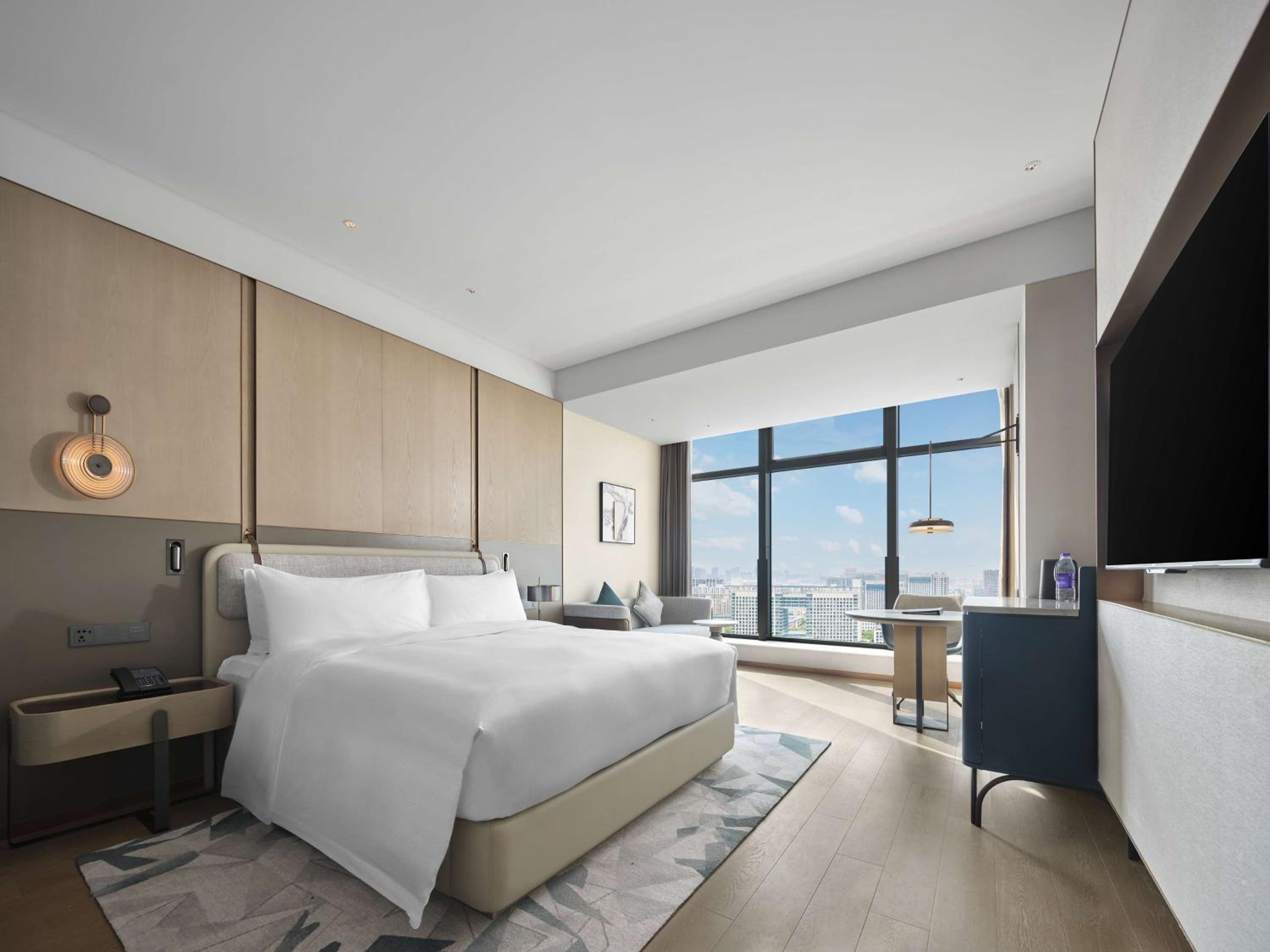 Premium King Room - Photo 2