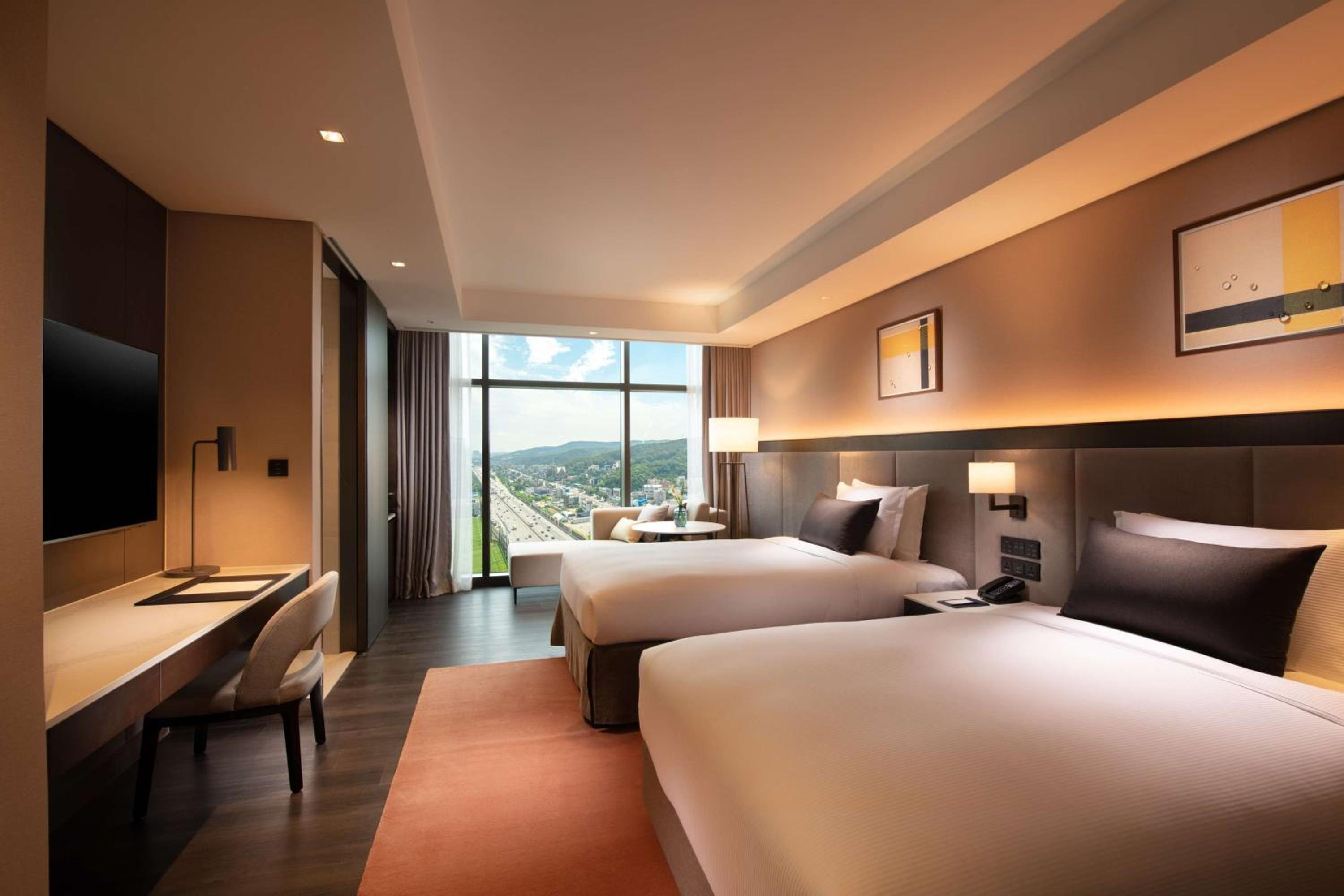 Premium Corner Twin Room  - Photo 2