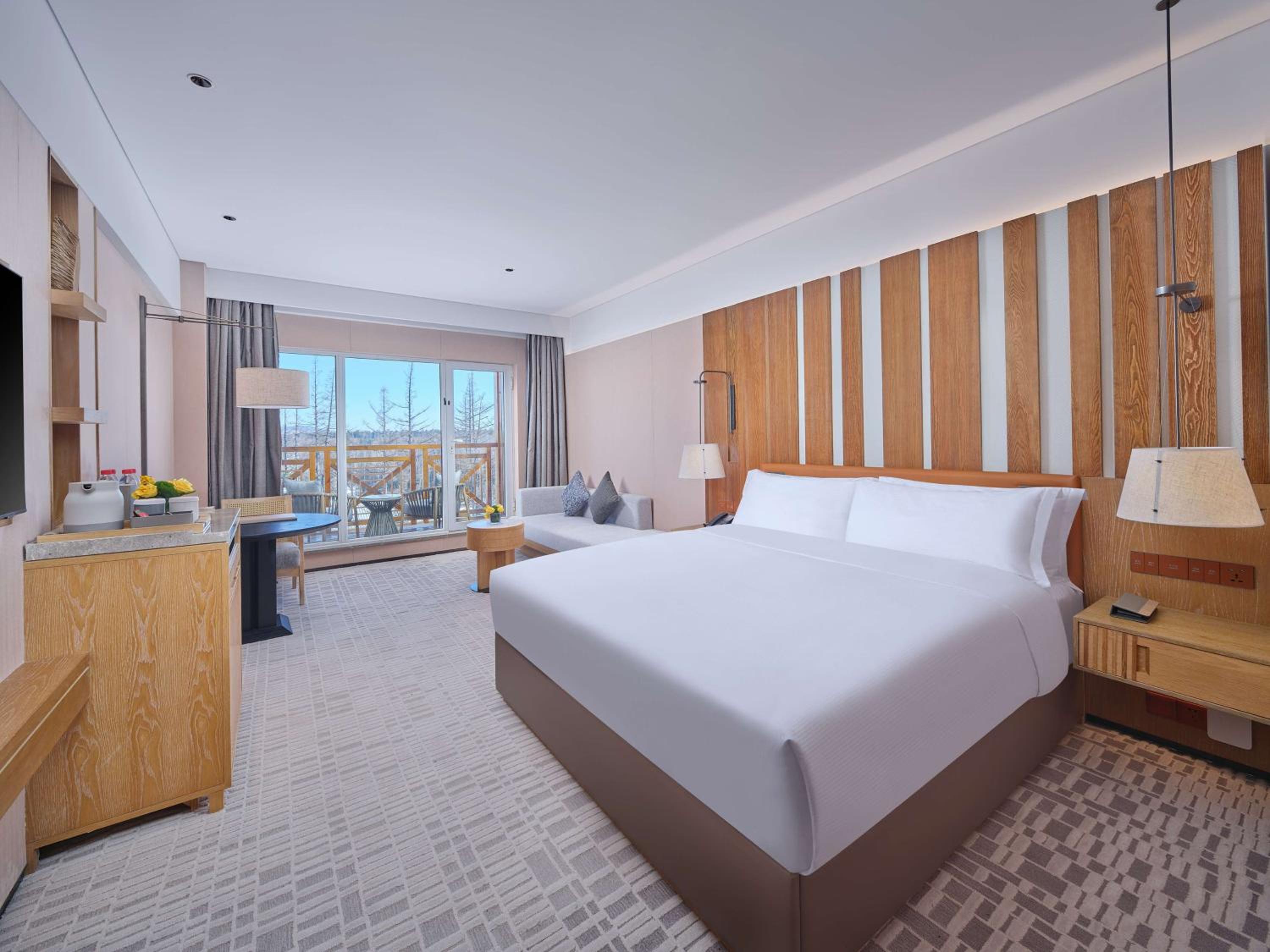 Deluxe King Room with Balcony