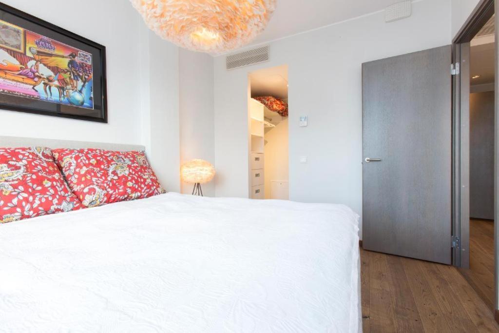 One-Bedroom Apartment - Photo 7