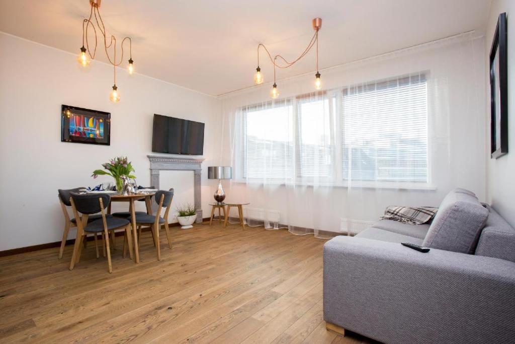 One-Bedroom Apartment - Photo 2