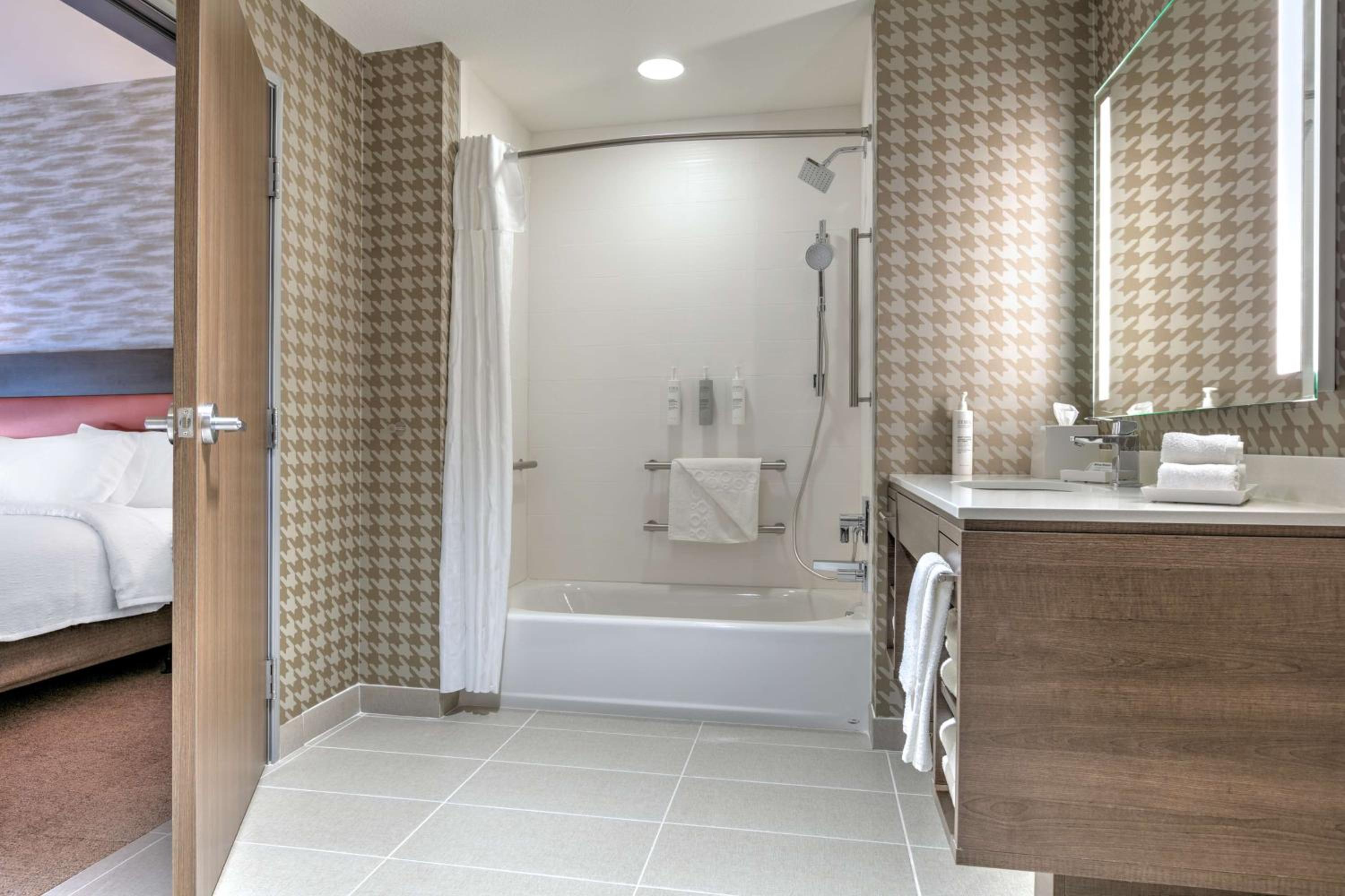 King Suite with Accessible Bathtub - Photo 1