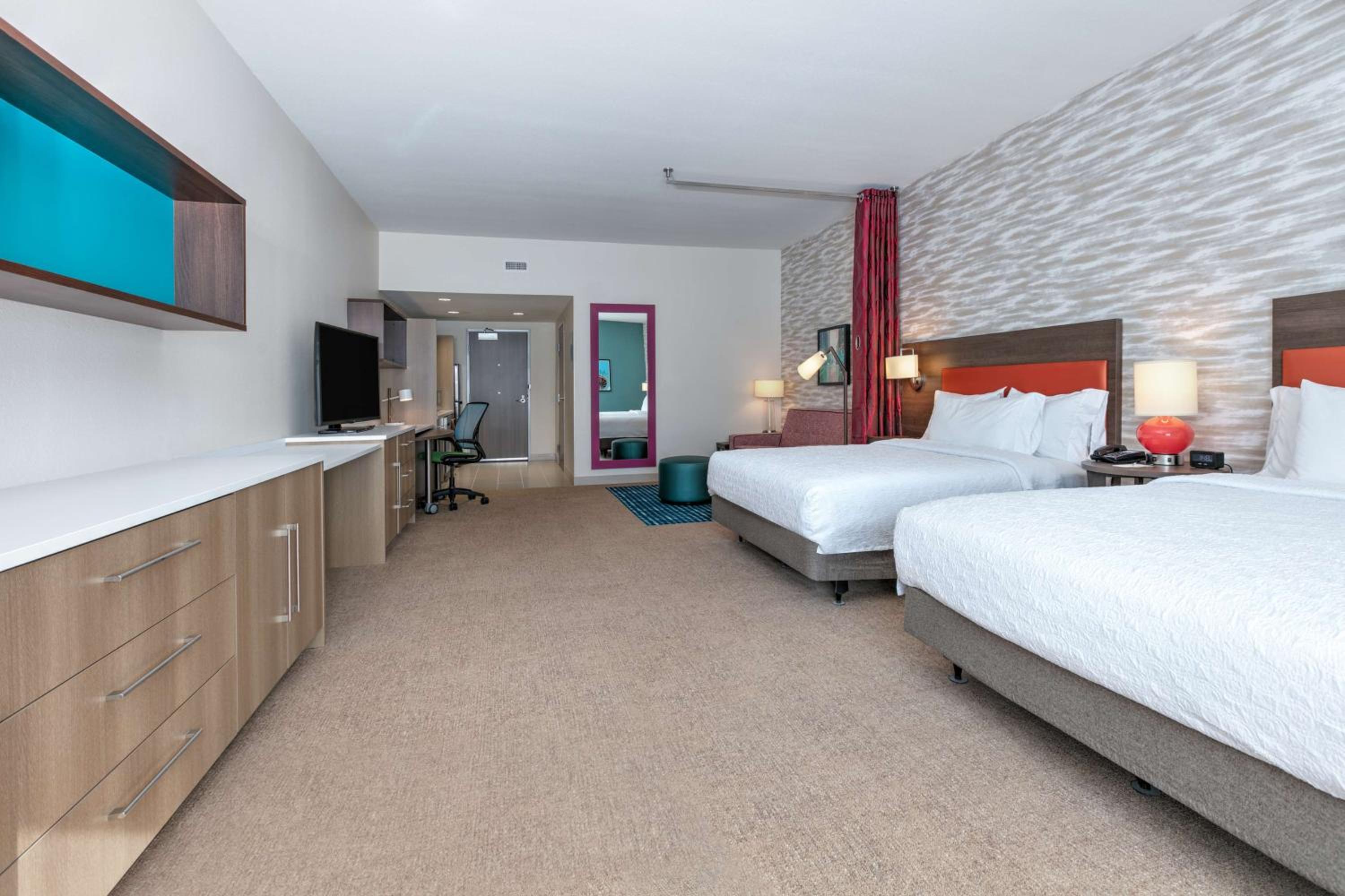 Studio Suite with Two Queen Beds and Tub - Mobility Access - Photo 3
