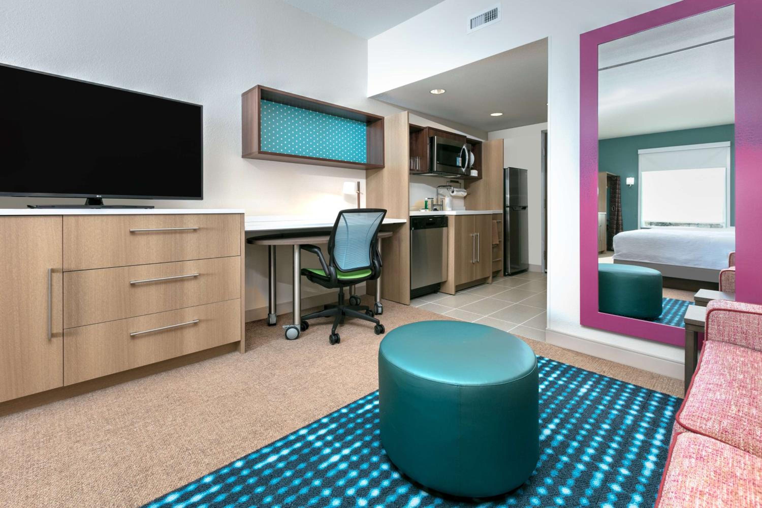Studio Suite with Two Queen Beds - Photo 3